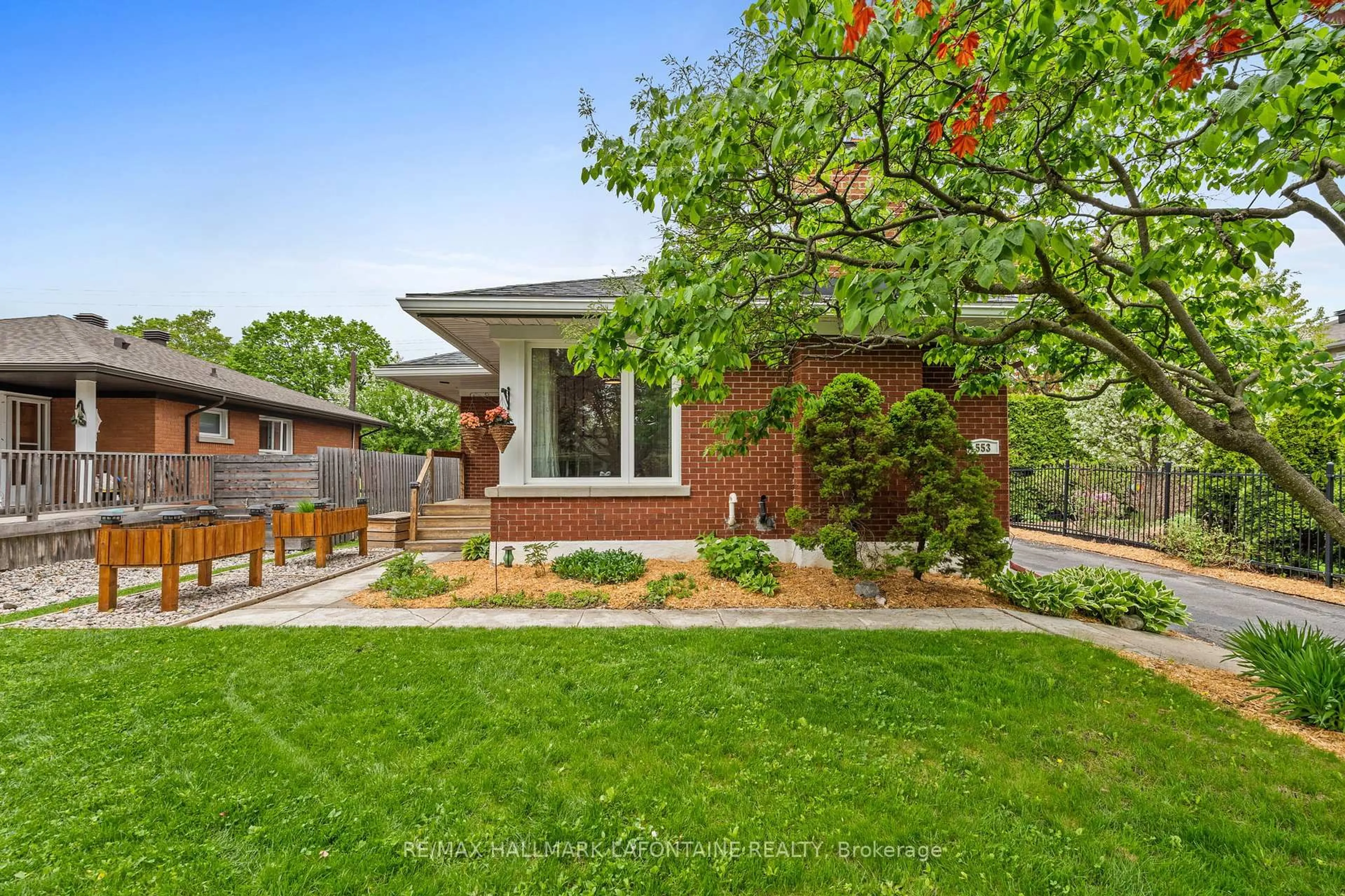Home with brick exterior material, street for 553 Browning Ave, Ottawa Ontario K1G 0T3