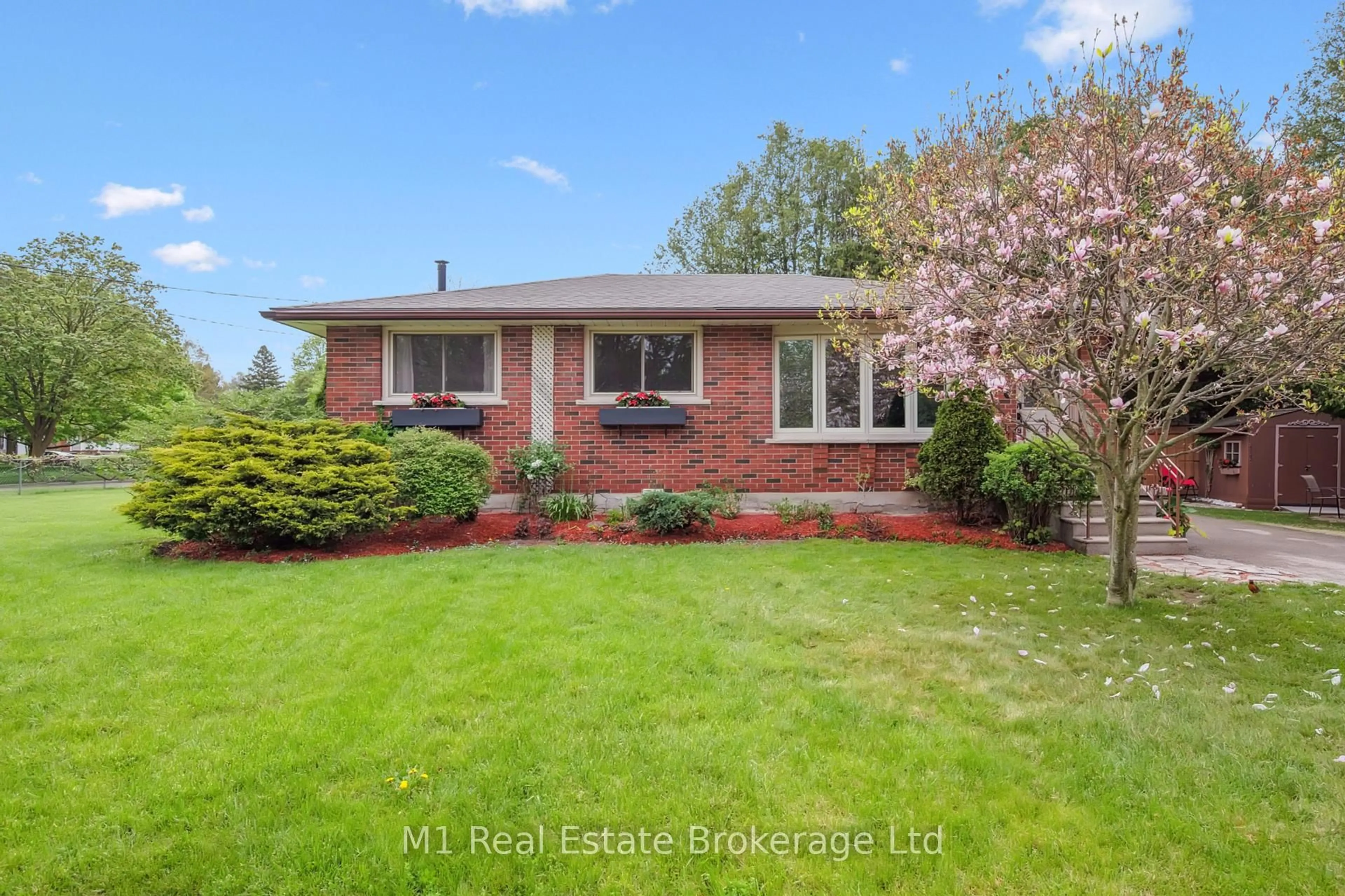 Home with brick exterior material, water/lake/river/ocean view for 7 Golfview Rd, Guelph Ontario N1E 1A3