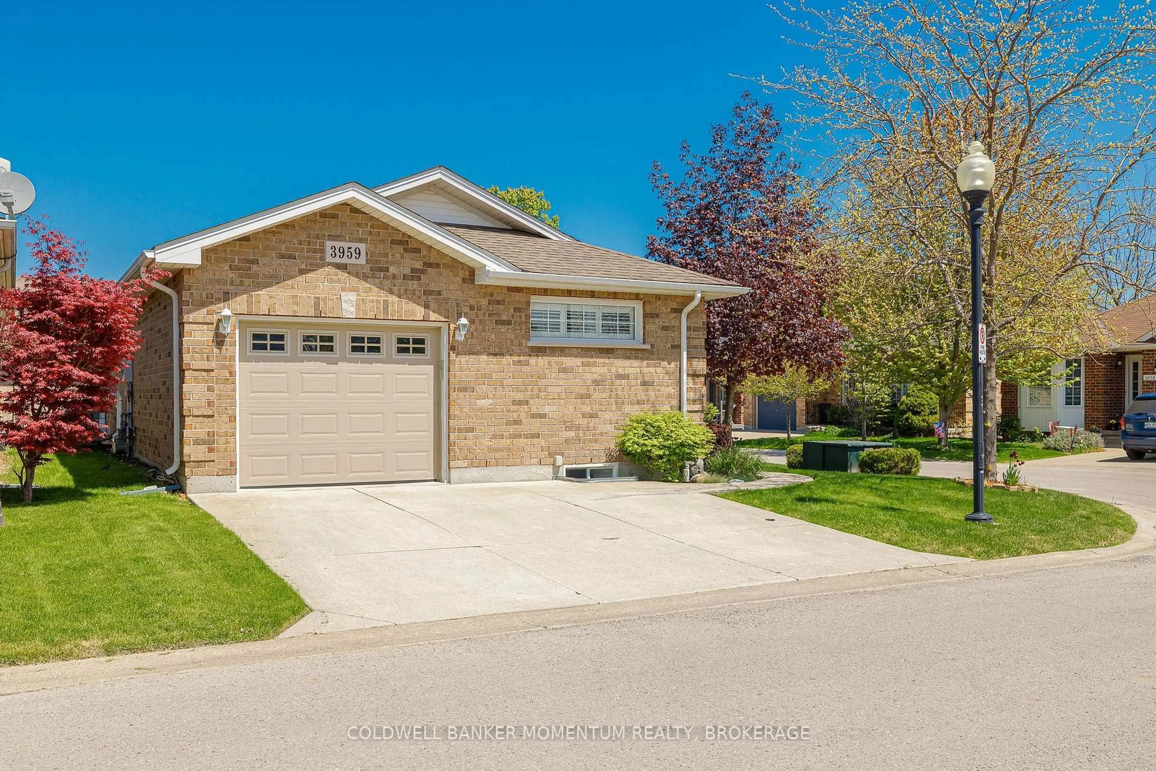 Home with brick exterior material, street for 3959 Durban Lane, Lincoln Ontario L0R 2C0