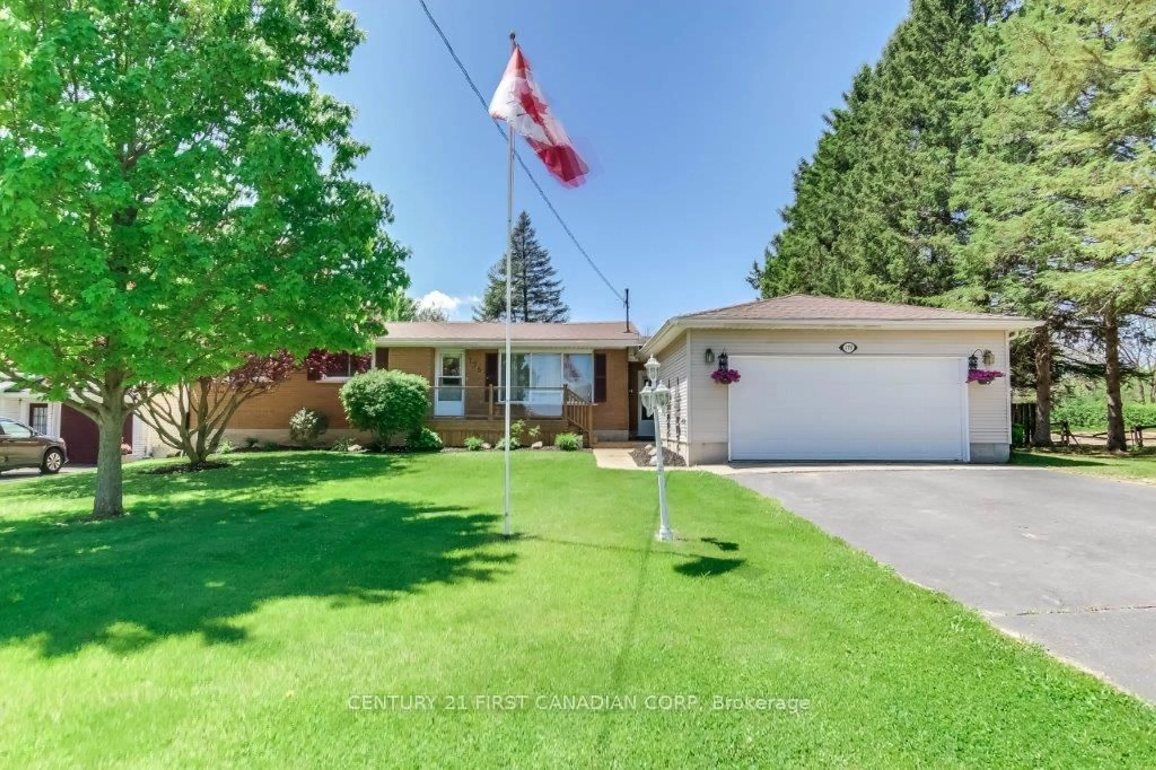 A pic from outside/outdoor area/front of a property/back of a property/a pic from drone, street for 175 Quarter Town Line, Tillsonburg Ontario N4G 4E2