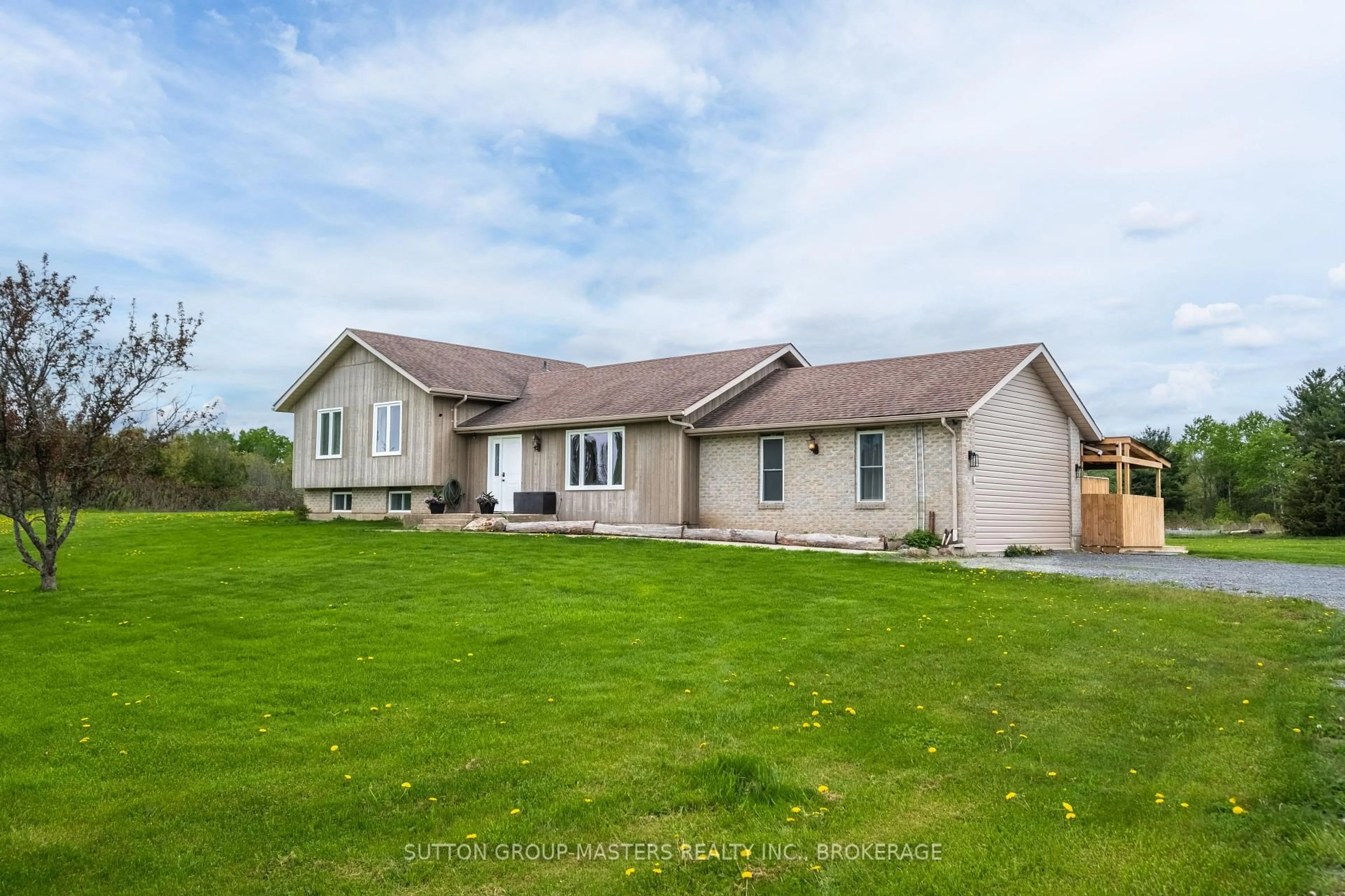 A pic from outside/outdoor area/front of a property/back of a property/a pic from drone, unknown for 3758 Mcconnell Rd, Harrowsmith Ontario K0H 1V0
