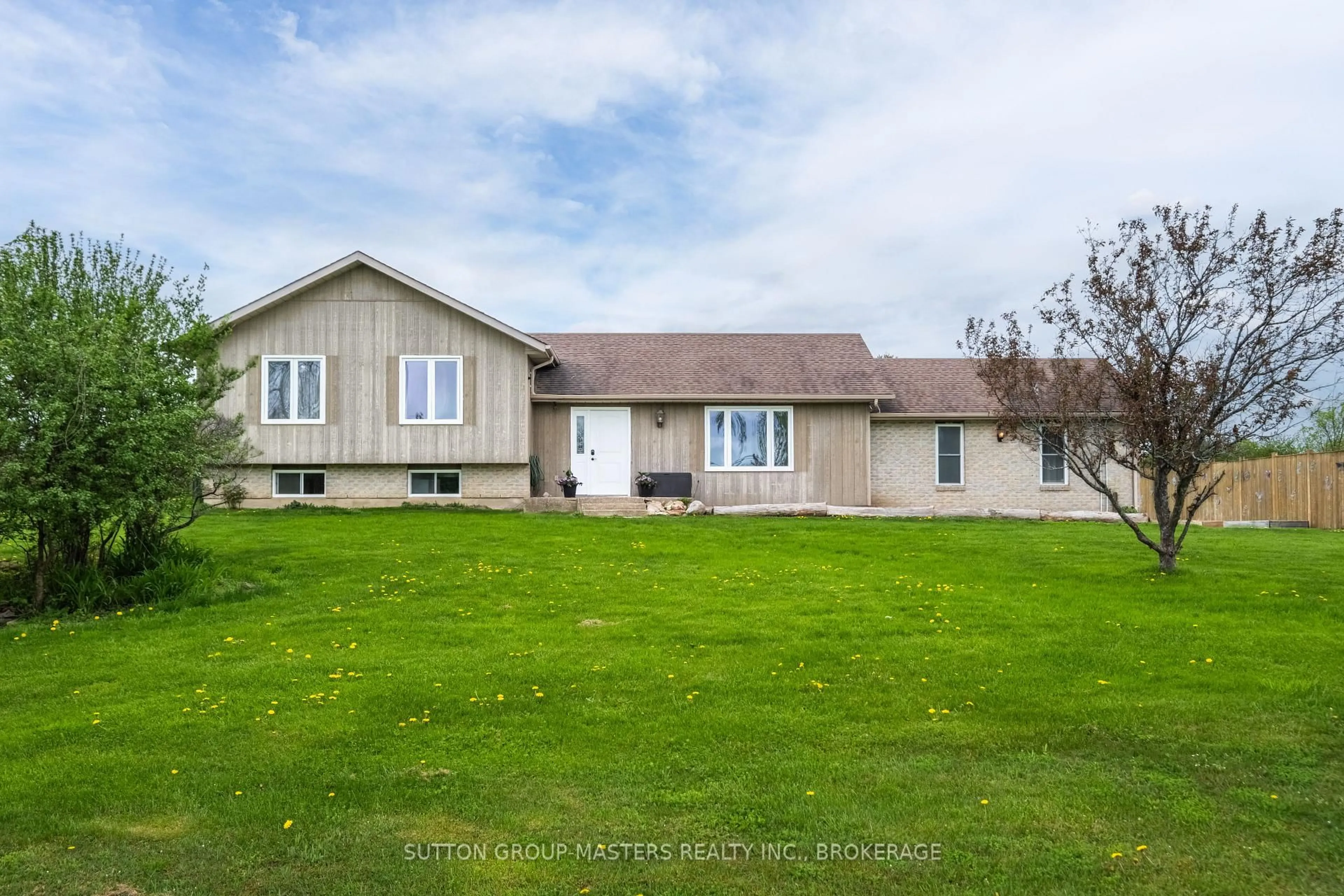 A pic from outside/outdoor area/front of a property/back of a property/a pic from drone, unknown for 3758 Mcconnell Rd, Harrowsmith Ontario K0H 1V0
