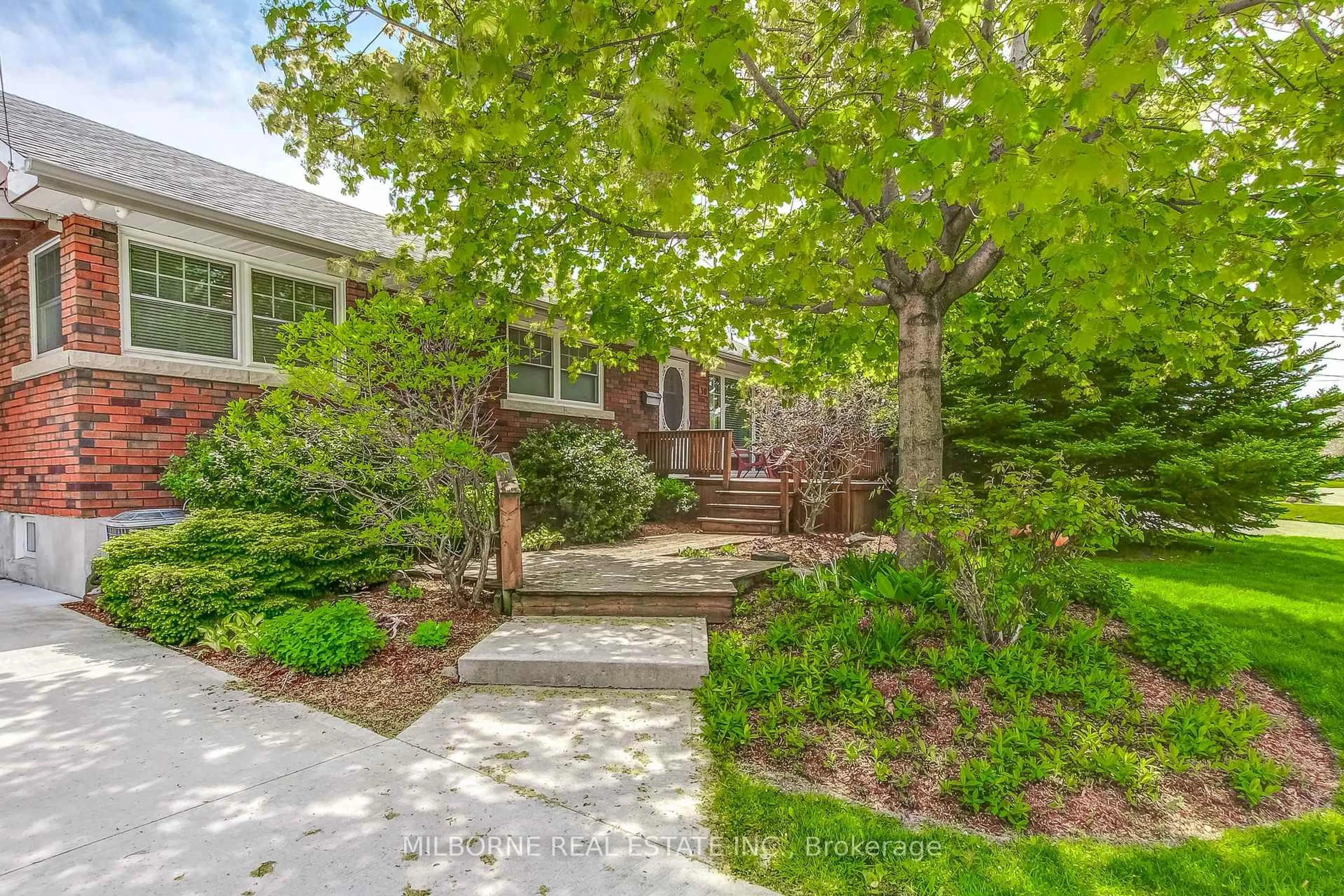 Unknown for 30 Mckenzie St, St. Catharines Ontario L2M 2N1