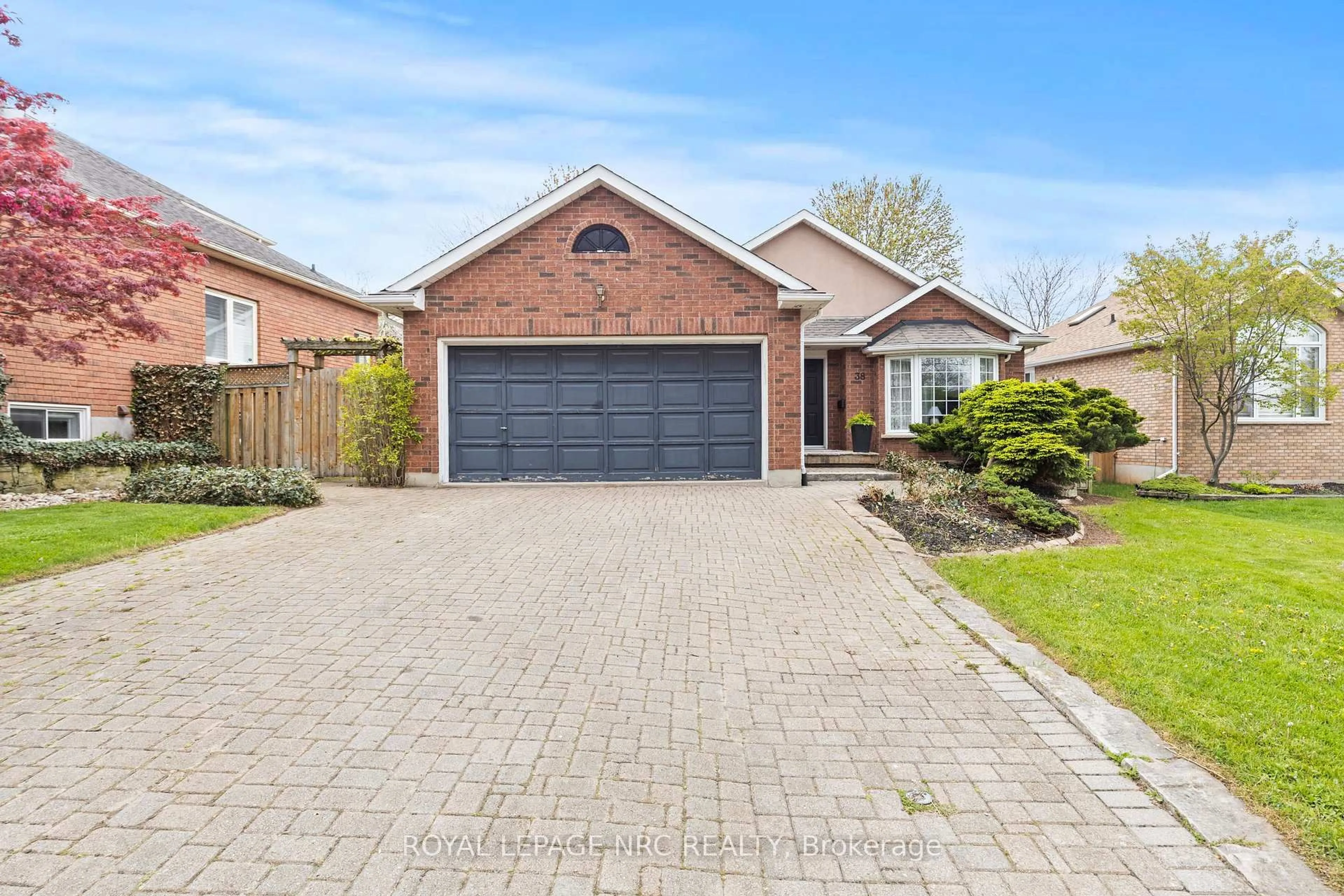 Home with brick exterior material, street for 38 Baker Rd, Grimsby Ontario L3M 5H6