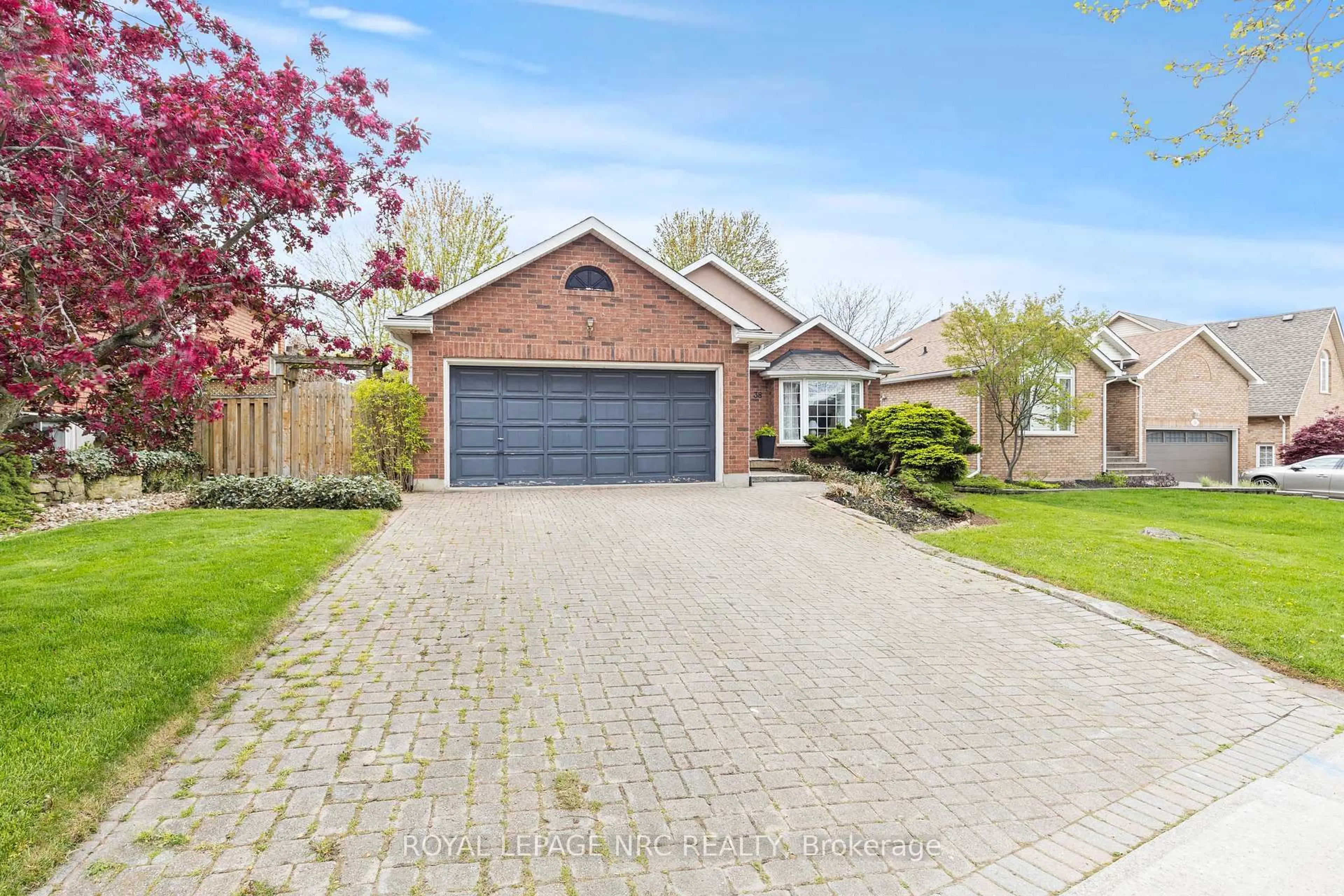 Home with brick exterior material, street for 38 Baker Rd, Grimsby Ontario L3M 5H6