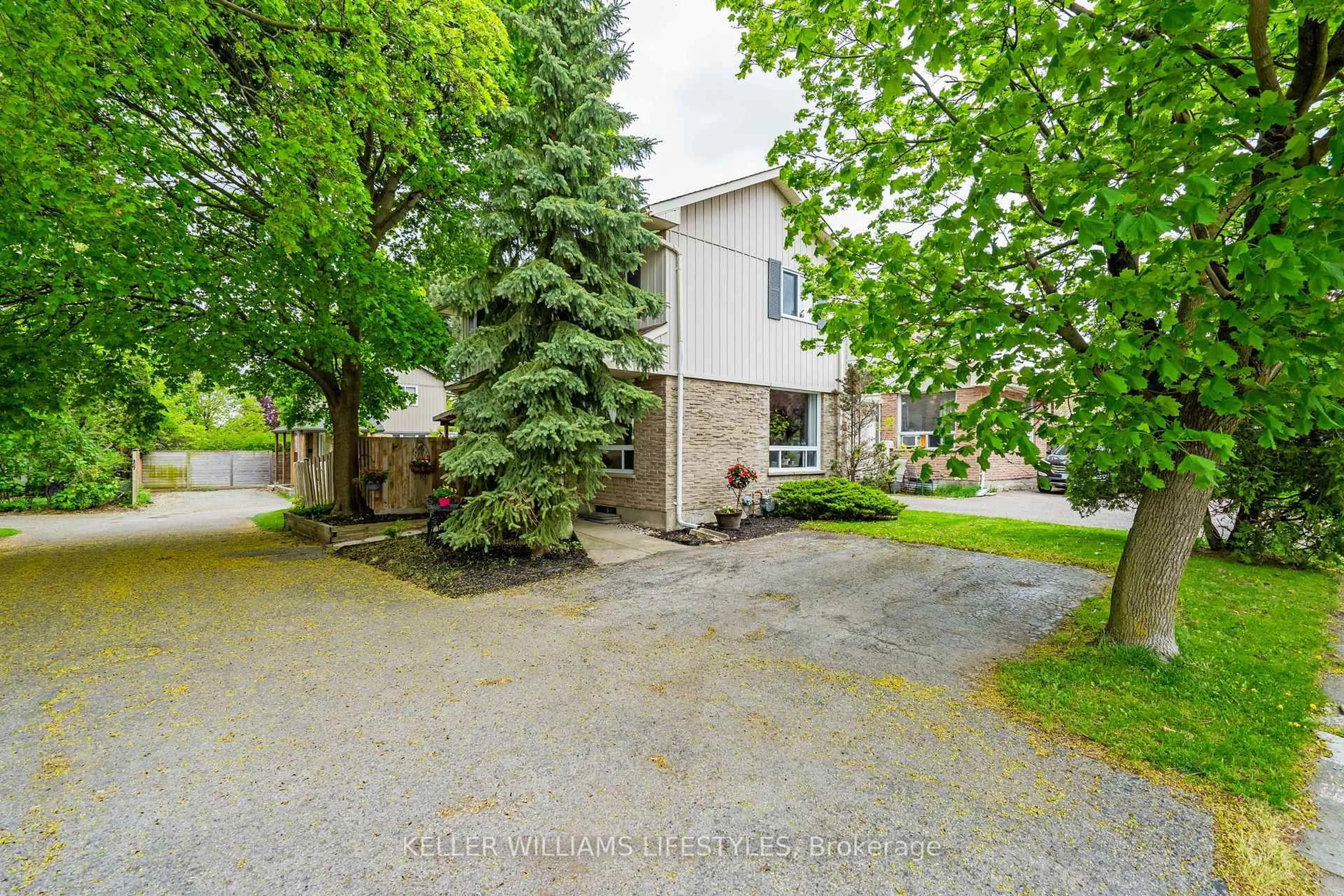 Patio, street for 493 Ferndale Crt, London South Ontario N6C 5C2