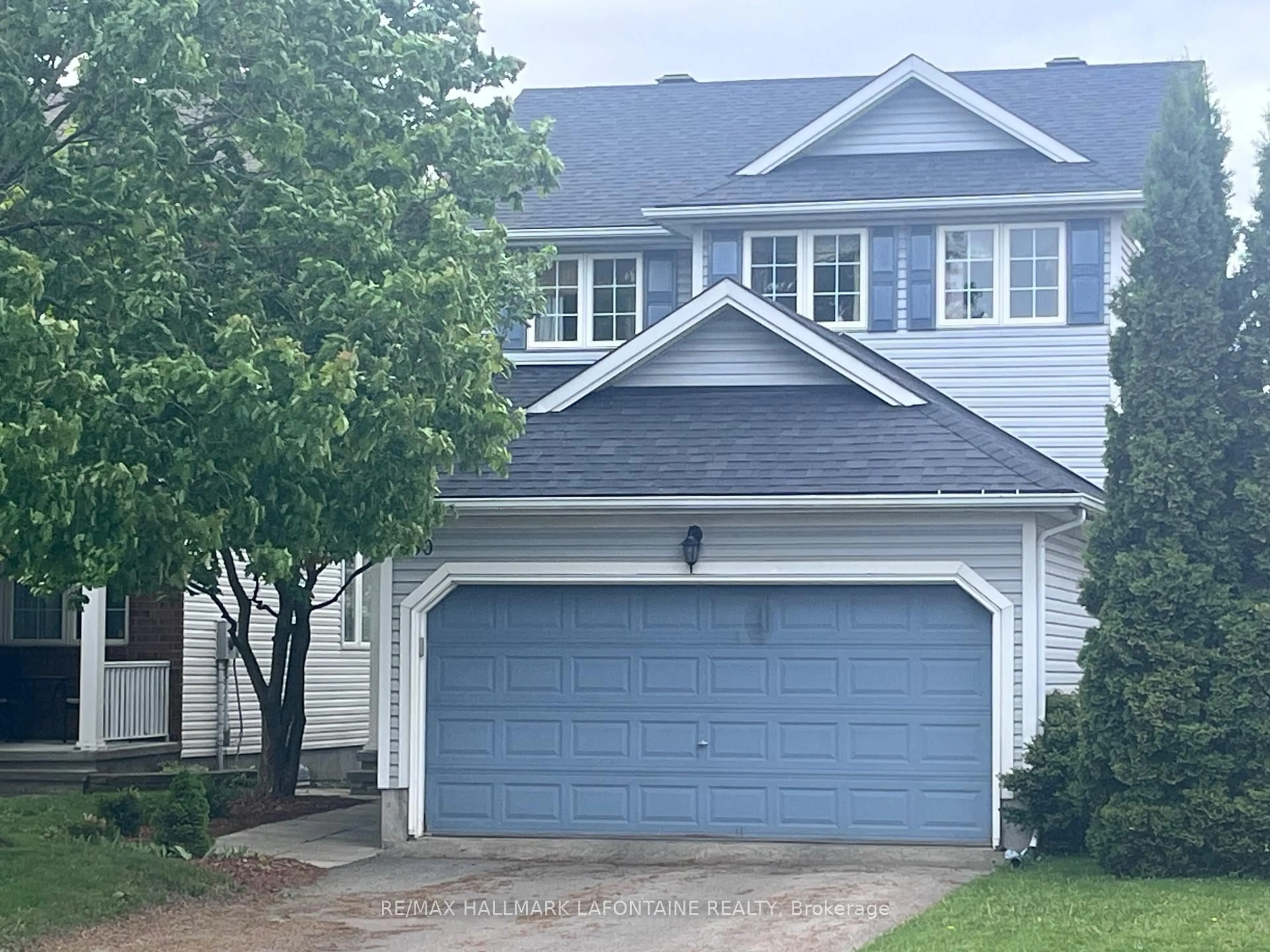 Home with vinyl exterior material, street for 630 Valin St, Ottawa Ontario K4A 3S9