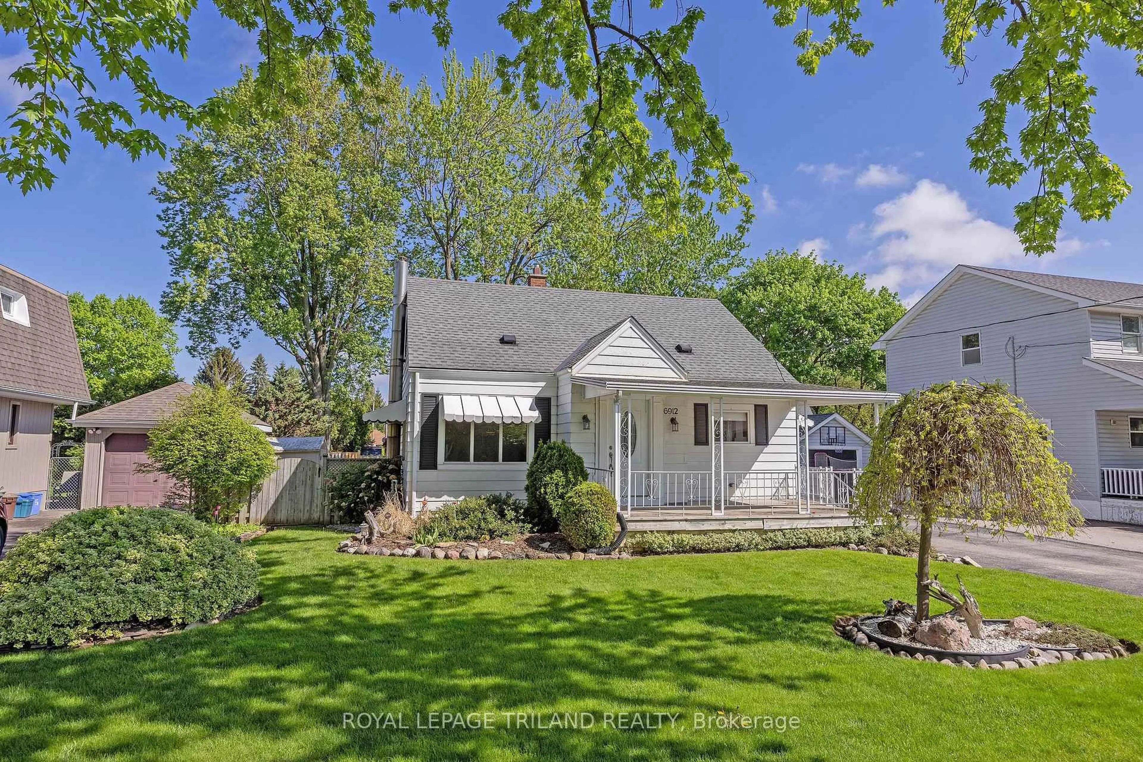 Home with vinyl exterior material, street for 6912 Beattie St, London South Ontario N6P 1A3