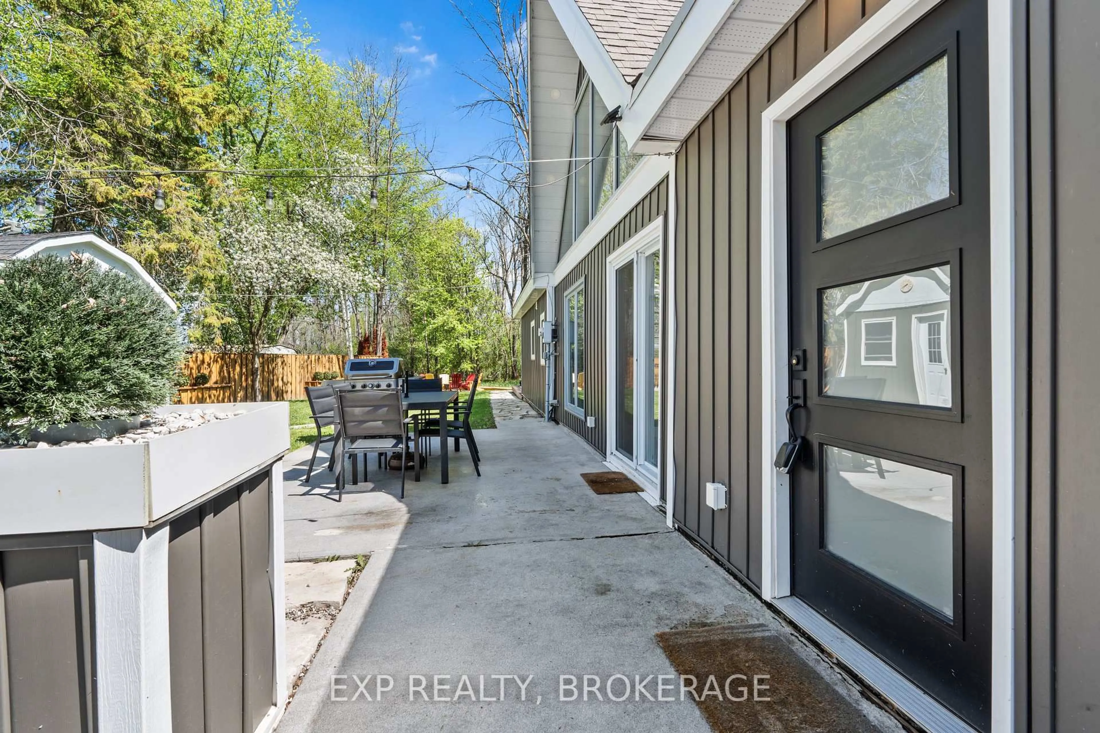 Patio, street for 8546 COUNTY 2 Rd, Greater Napanee Ontario K7R 3L1
