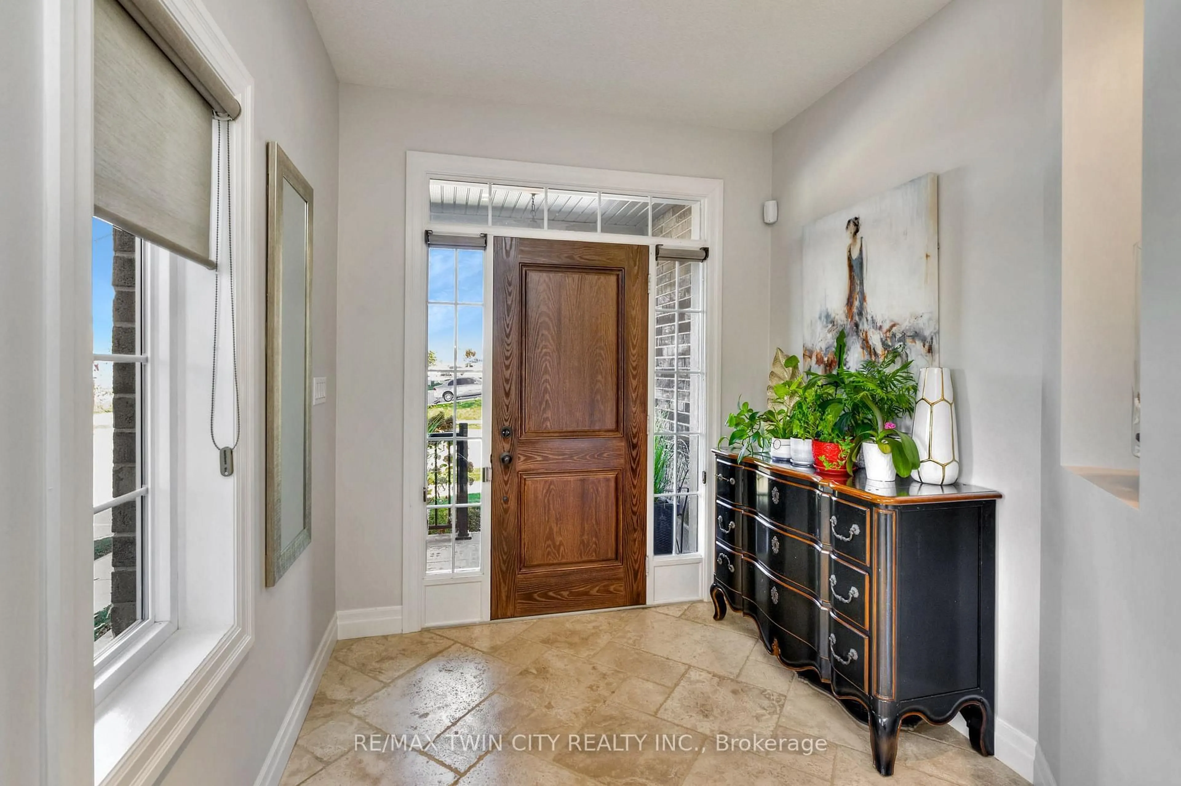 Indoor entryway for 657 Montpellier Dr, Waterloo Ontario N2T 0B3