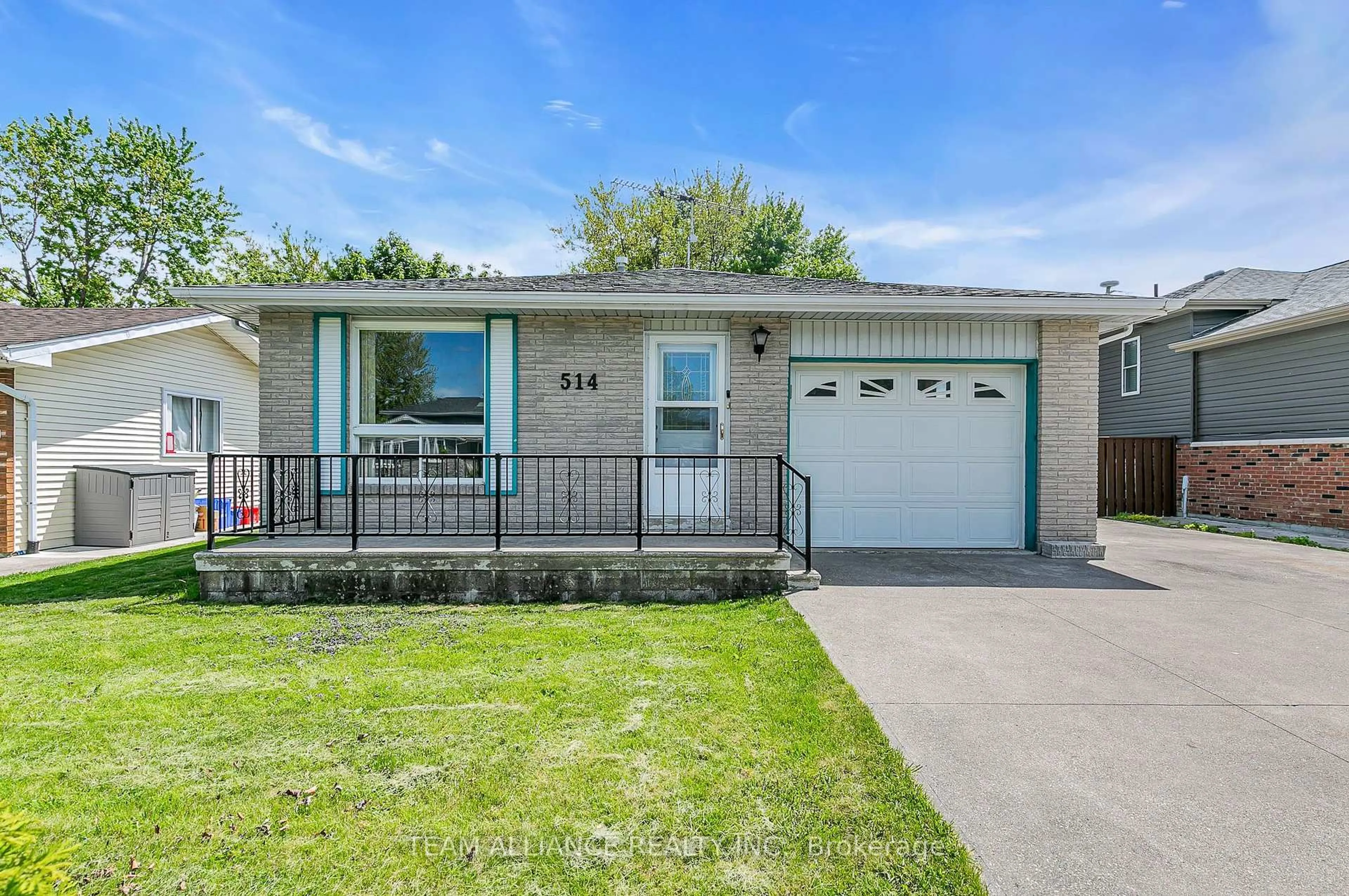 Home with vinyl exterior material, street for 514 Desjardins St, Lakeshore Ontario N0R 1A0