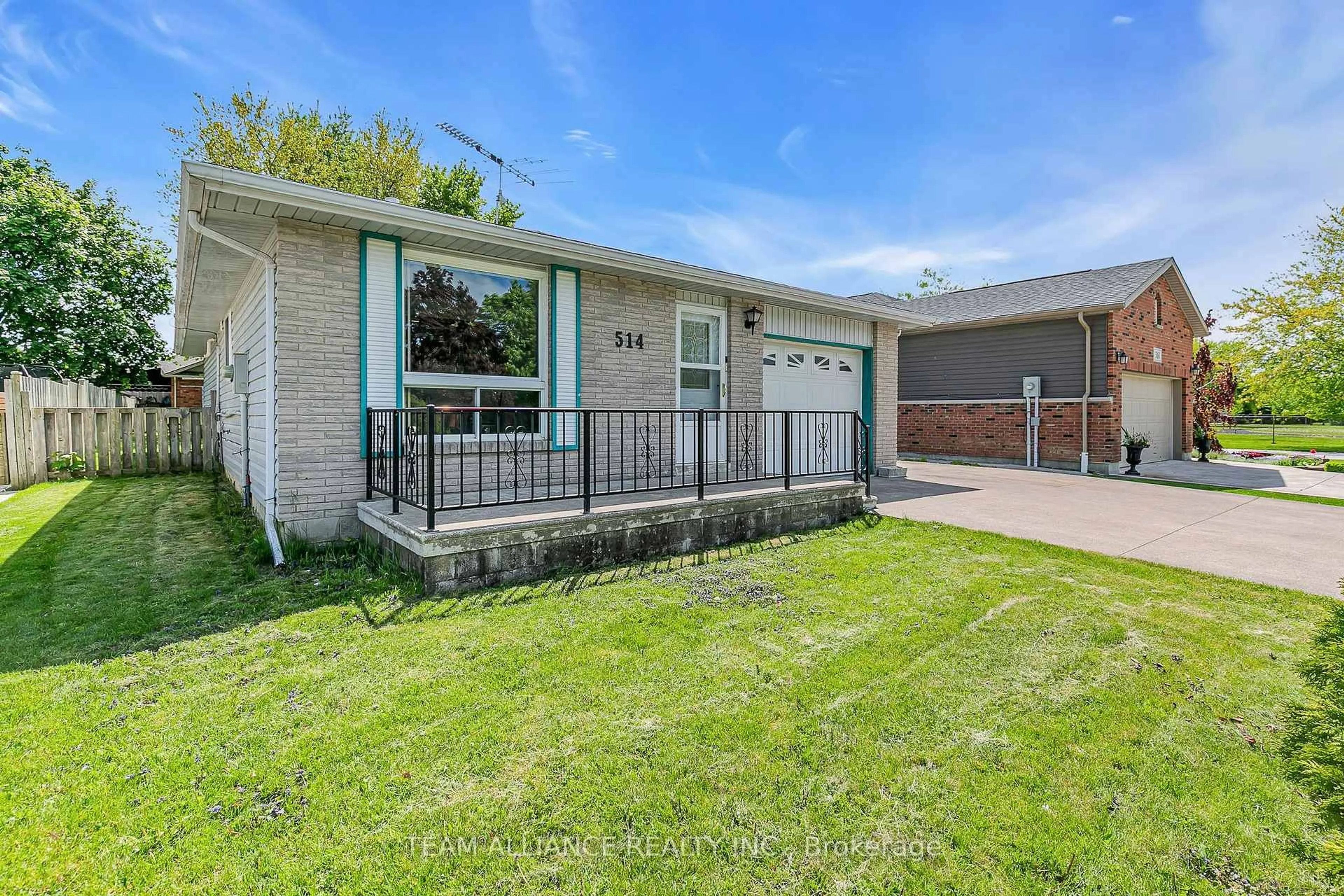 Home with vinyl exterior material, street for 514 Desjardins St, Lakeshore Ontario N0R 1A0