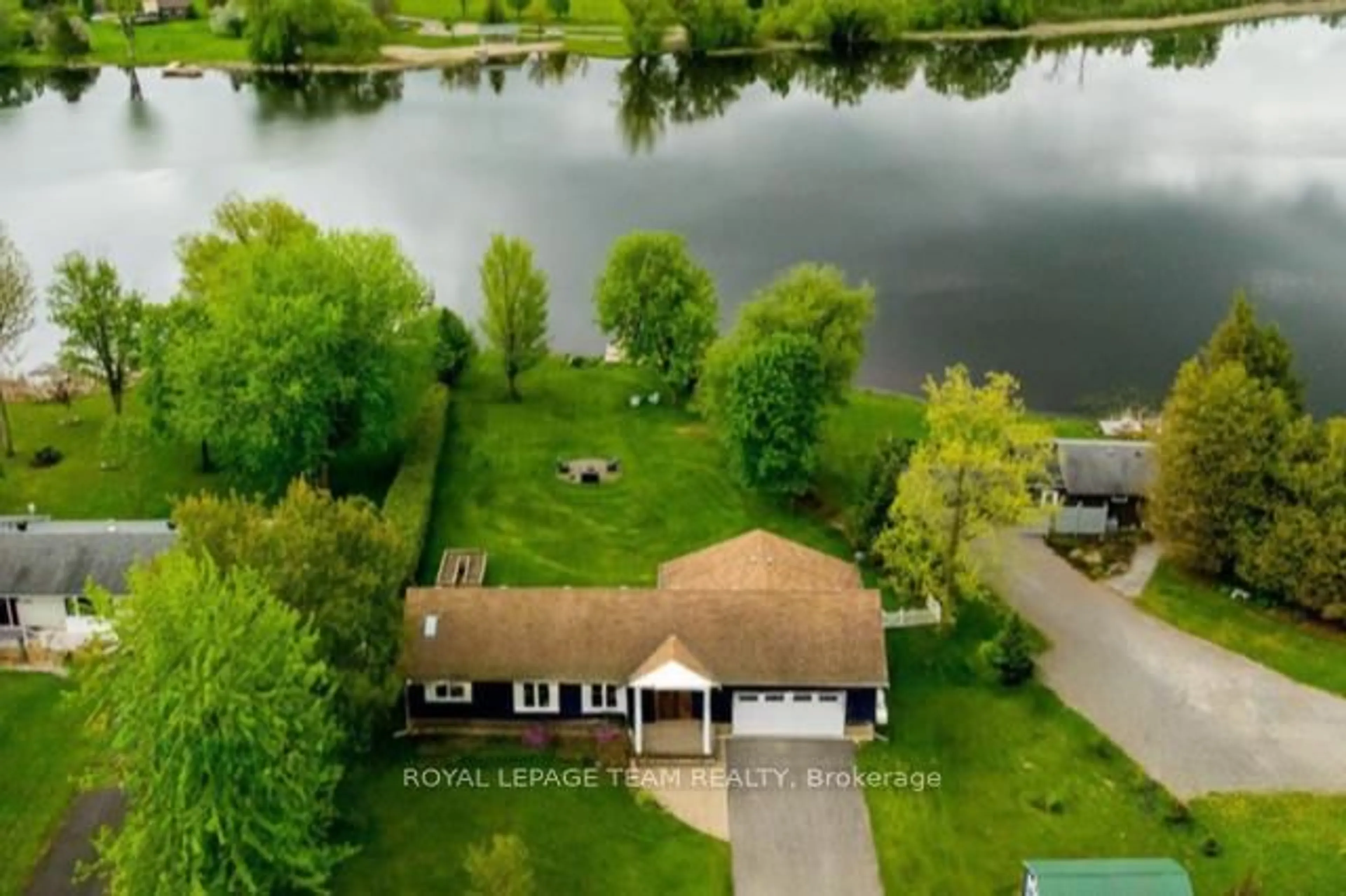 A pic from outside/outdoor area/front of a property/back of a property/a pic from drone, water/lake/river/ocean view for 318 Broadway St, Merrickville-Wolford Ontario K0G 1N0
