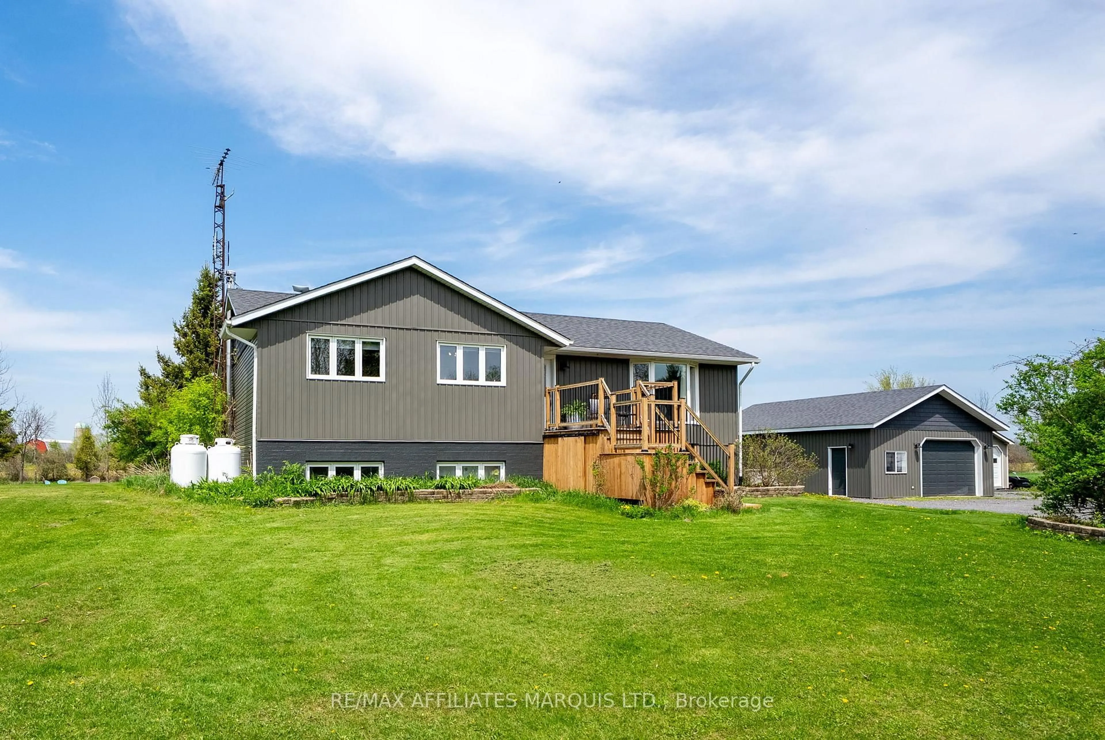 Home with vinyl exterior material, unknown for 4239 County Rd 11 Rd, South Stormont Ontario K7R 3L2