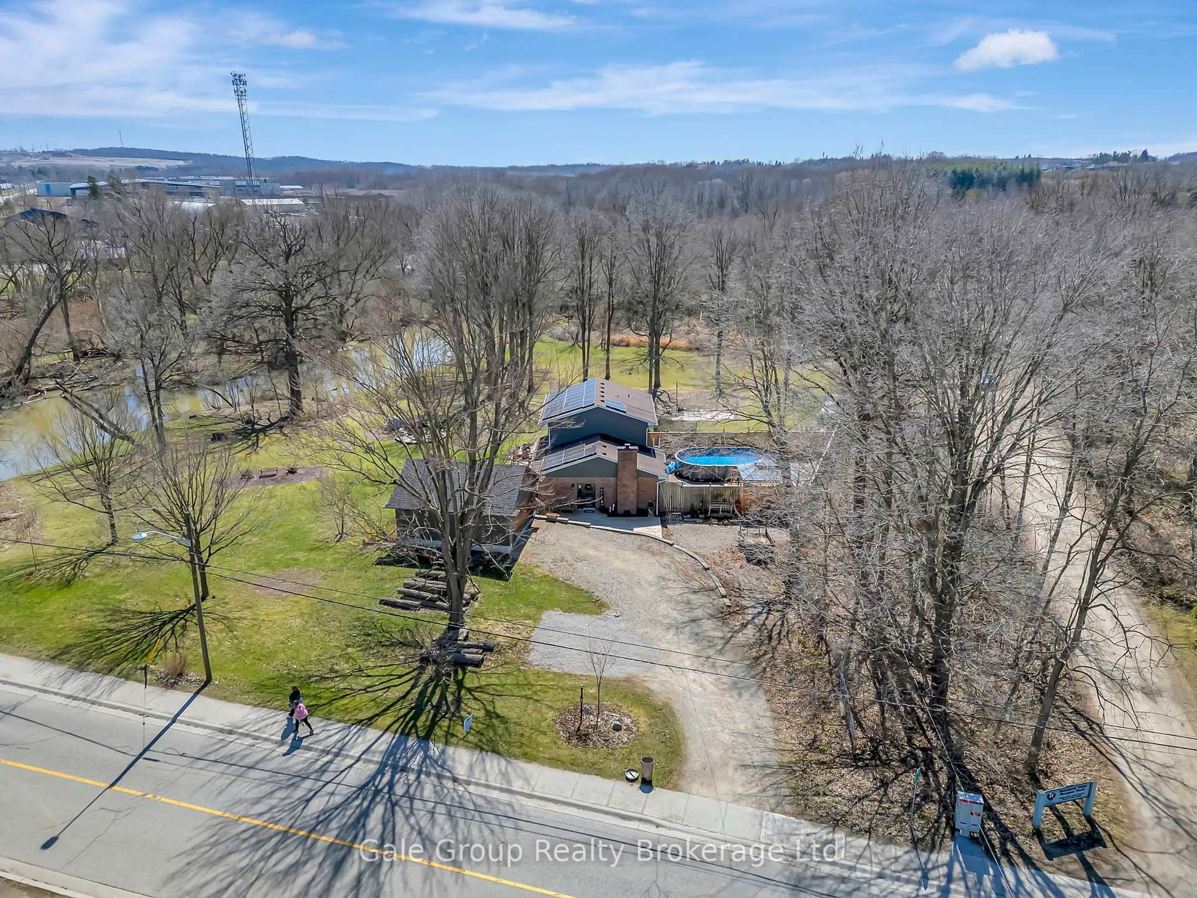 A pic from outside/outdoor area/front of a property/back of a property/a pic from drone, water/lake/river/ocean view for 391 Tecumseh St, Woodstock Ontario N4S 7W1