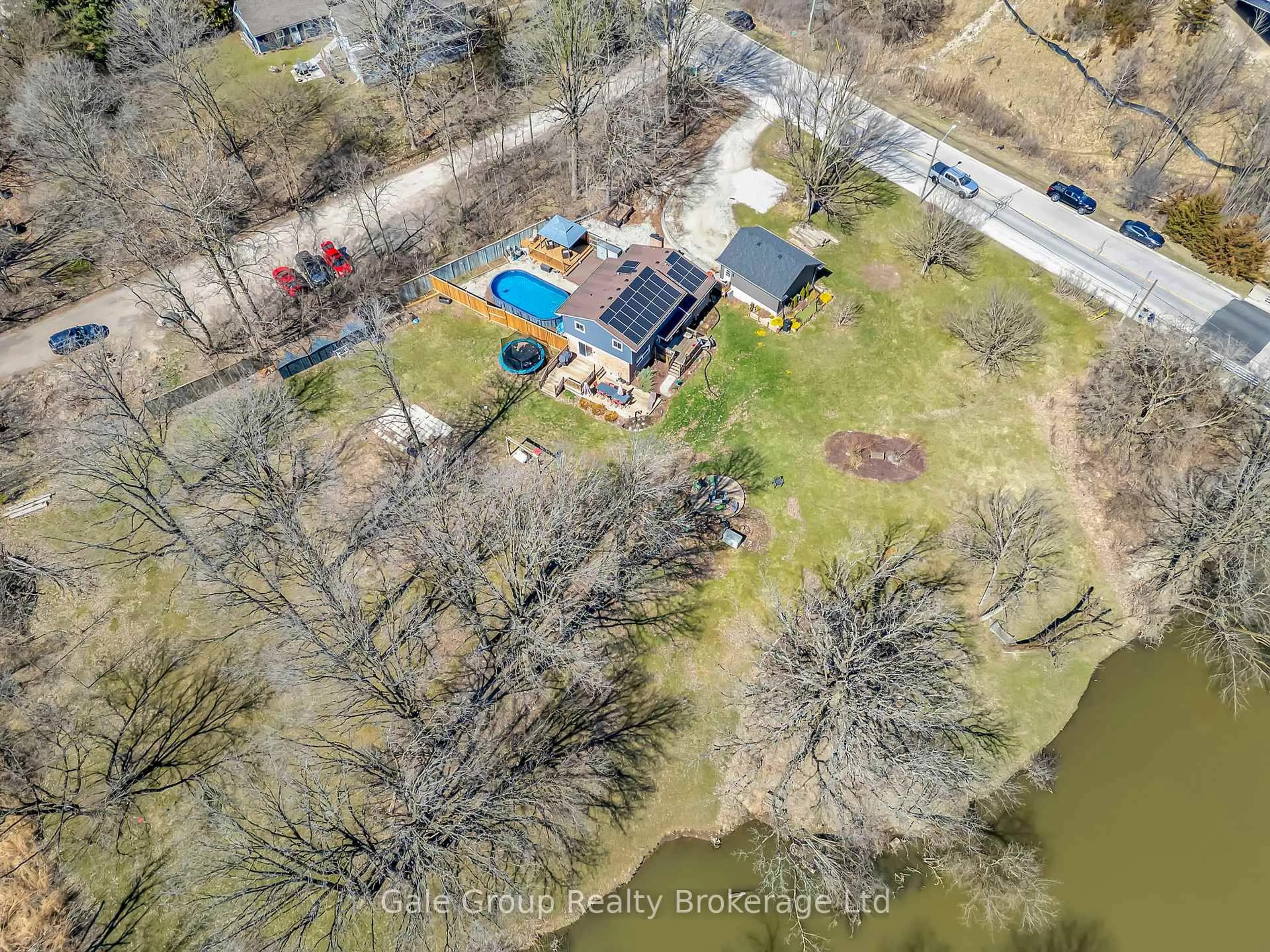 A pic from outside/outdoor area/front of a property/back of a property/a pic from drone, water/lake/river/ocean view for 391 Tecumseh St, Woodstock Ontario N4S 7W1