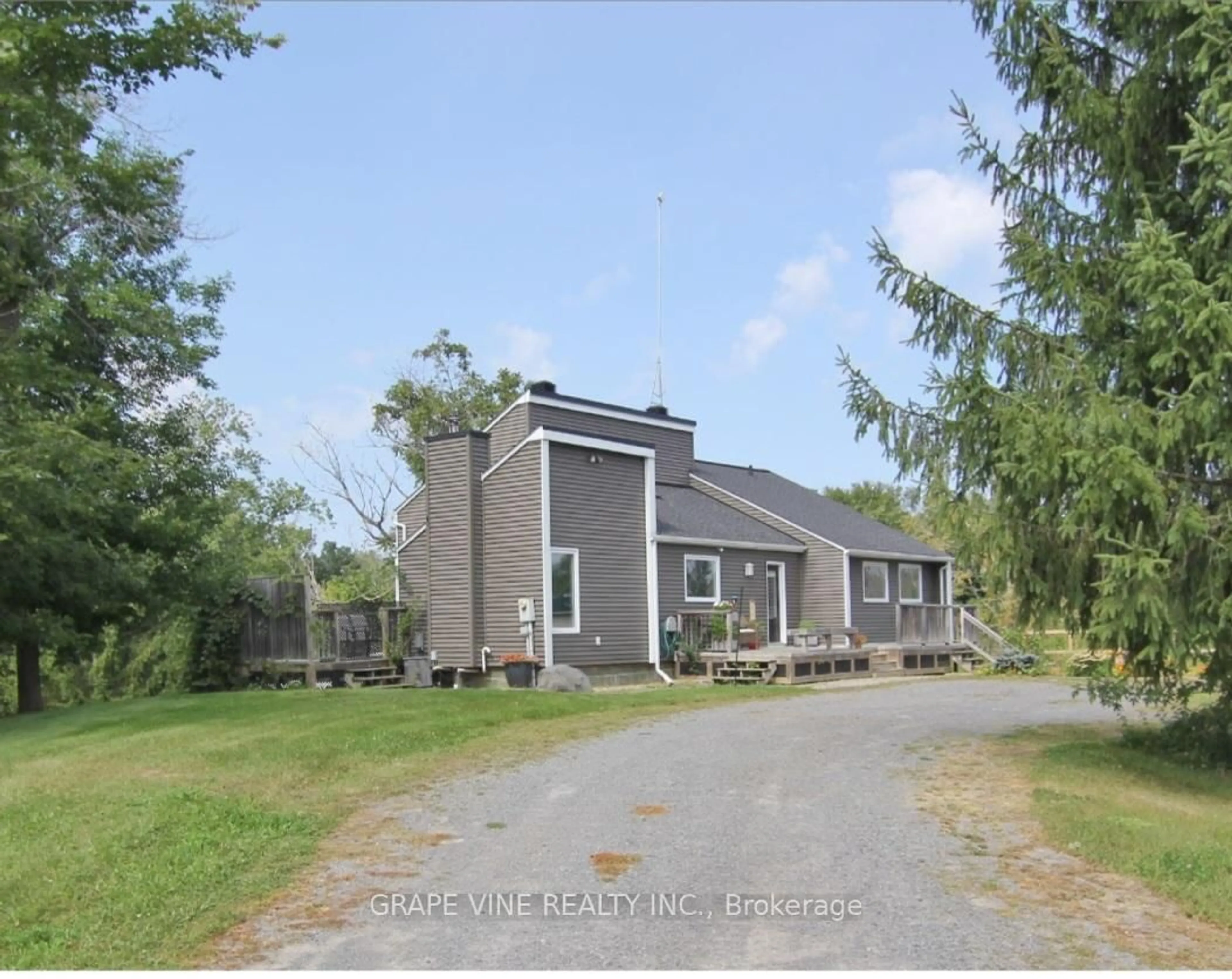 A pic from outside/outdoor area/front of a property/back of a property/a pic from drone, building for 1507 Century Rd, Kars Ontario K0A 2E0