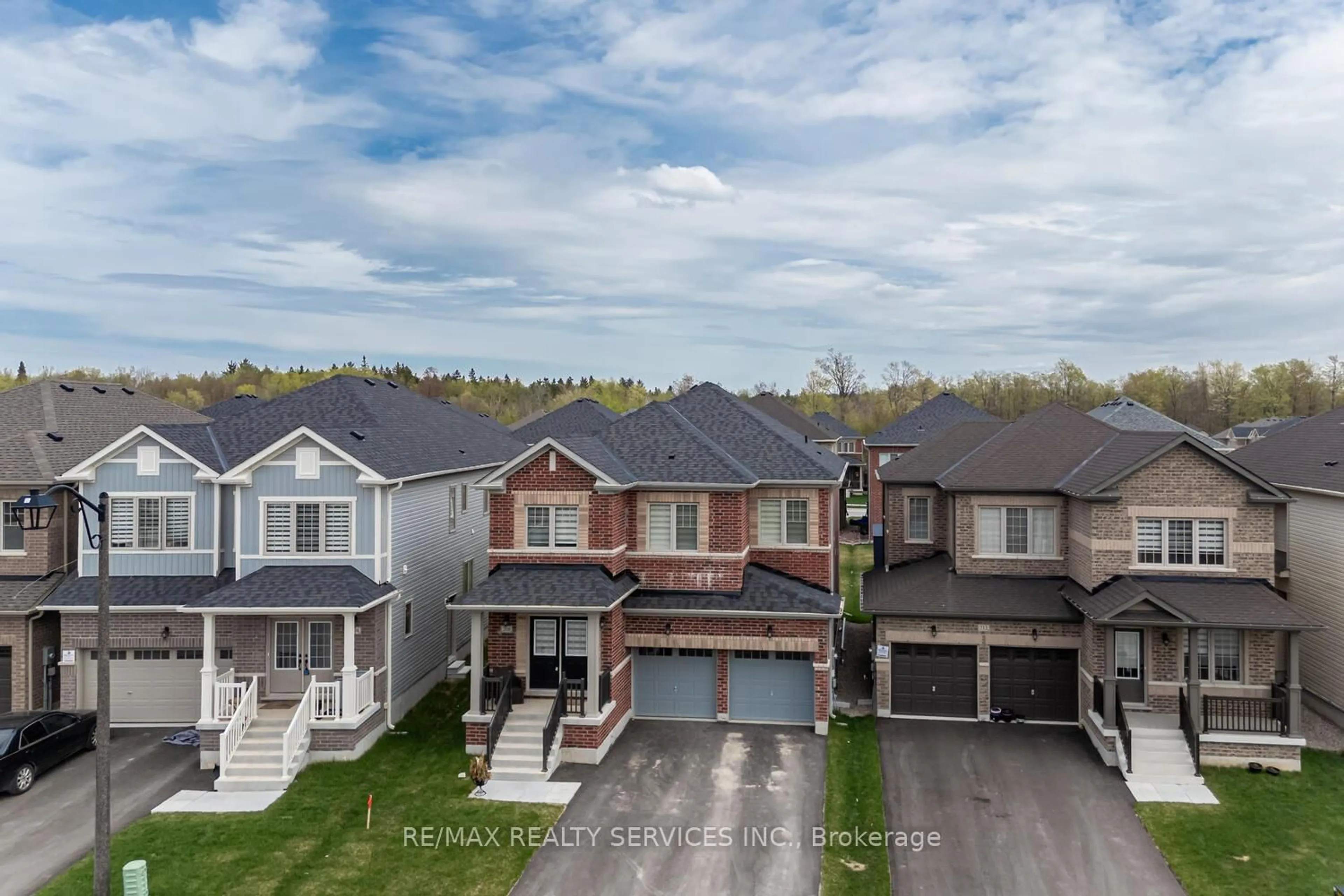 A pic from outside/outdoor area/front of a property/back of a property/a pic from drone, unknown for 208 Limestone Lane, Shelburne Ontario L9V 3Y3