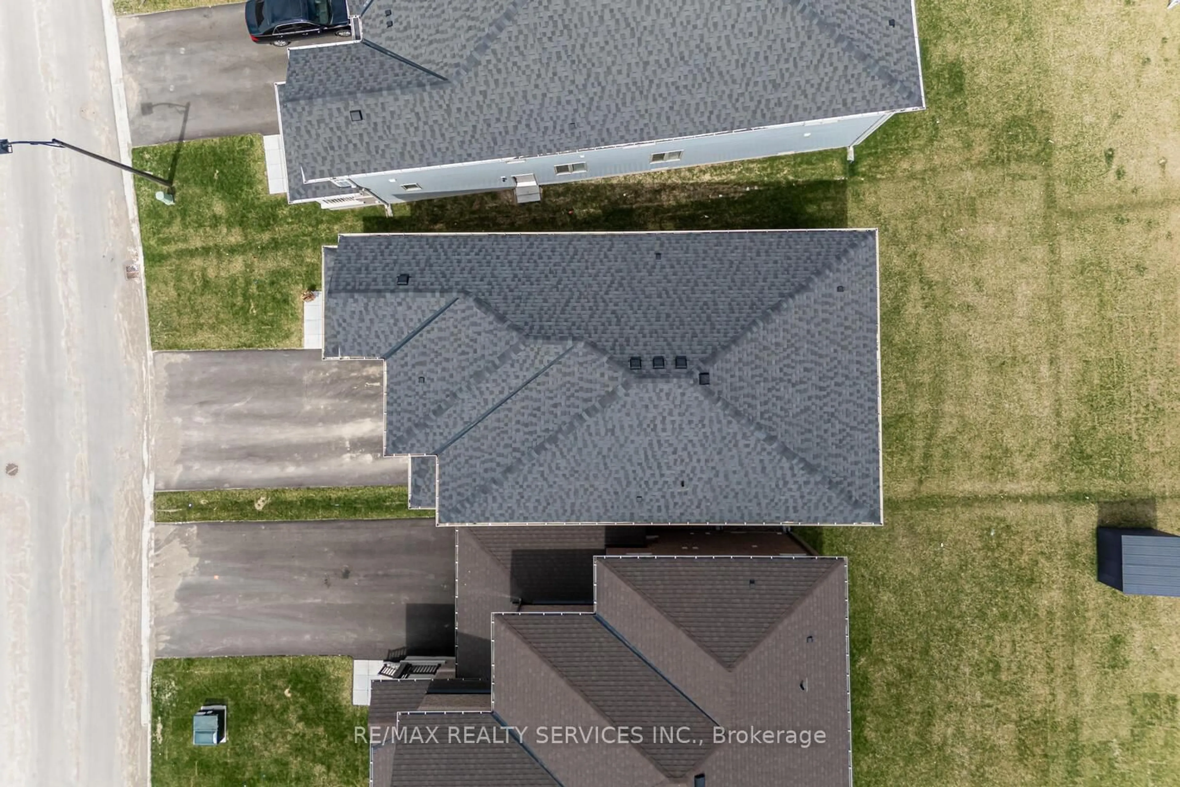 A pic from outside/outdoor area/front of a property/back of a property/a pic from drone, unknown for 208 Limestone Lane, Shelburne Ontario L9V 3Y3
