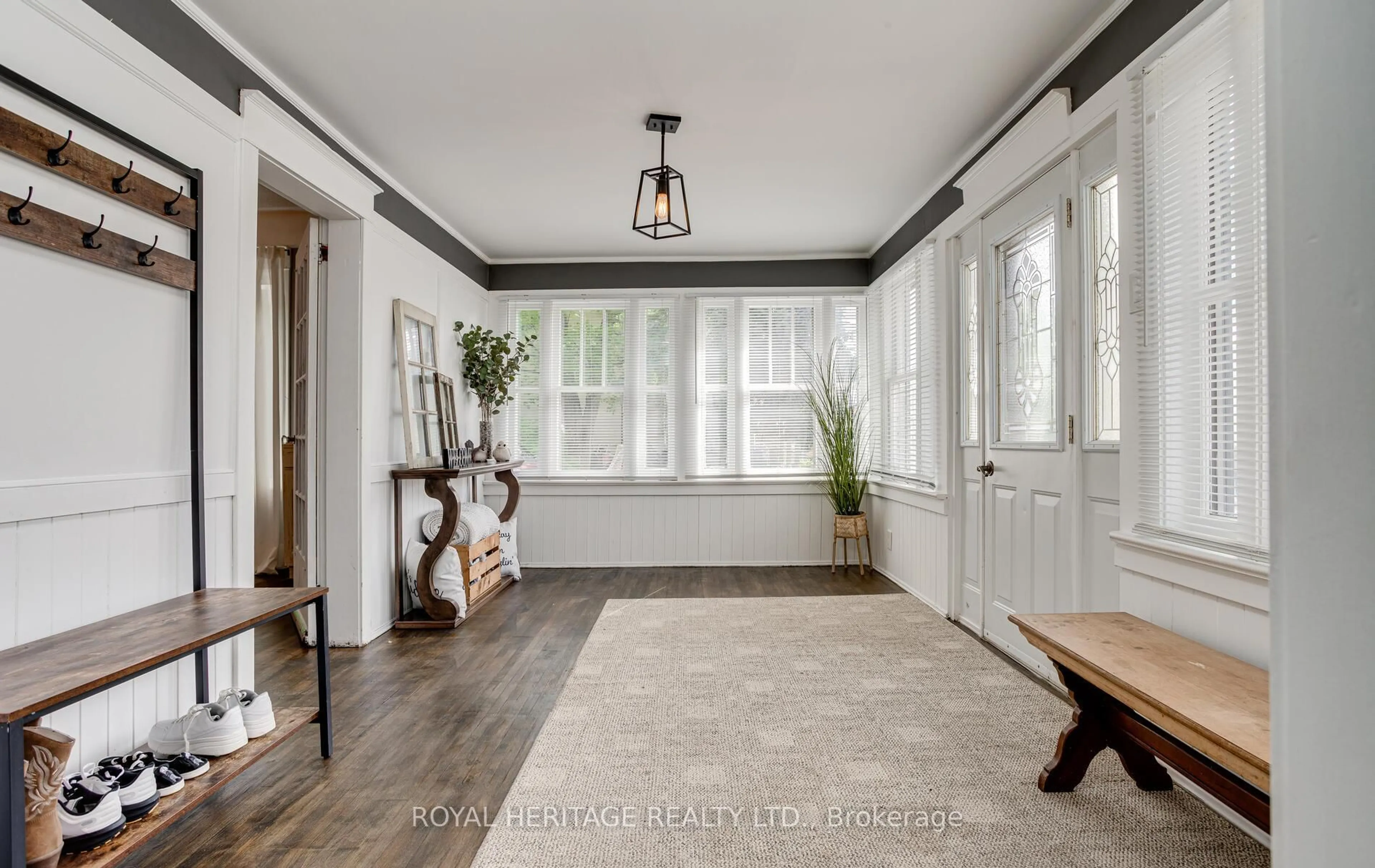 Indoor entryway for 11 George St, Havelock-Belmont-Methuen Ontario K0L 1Z0
