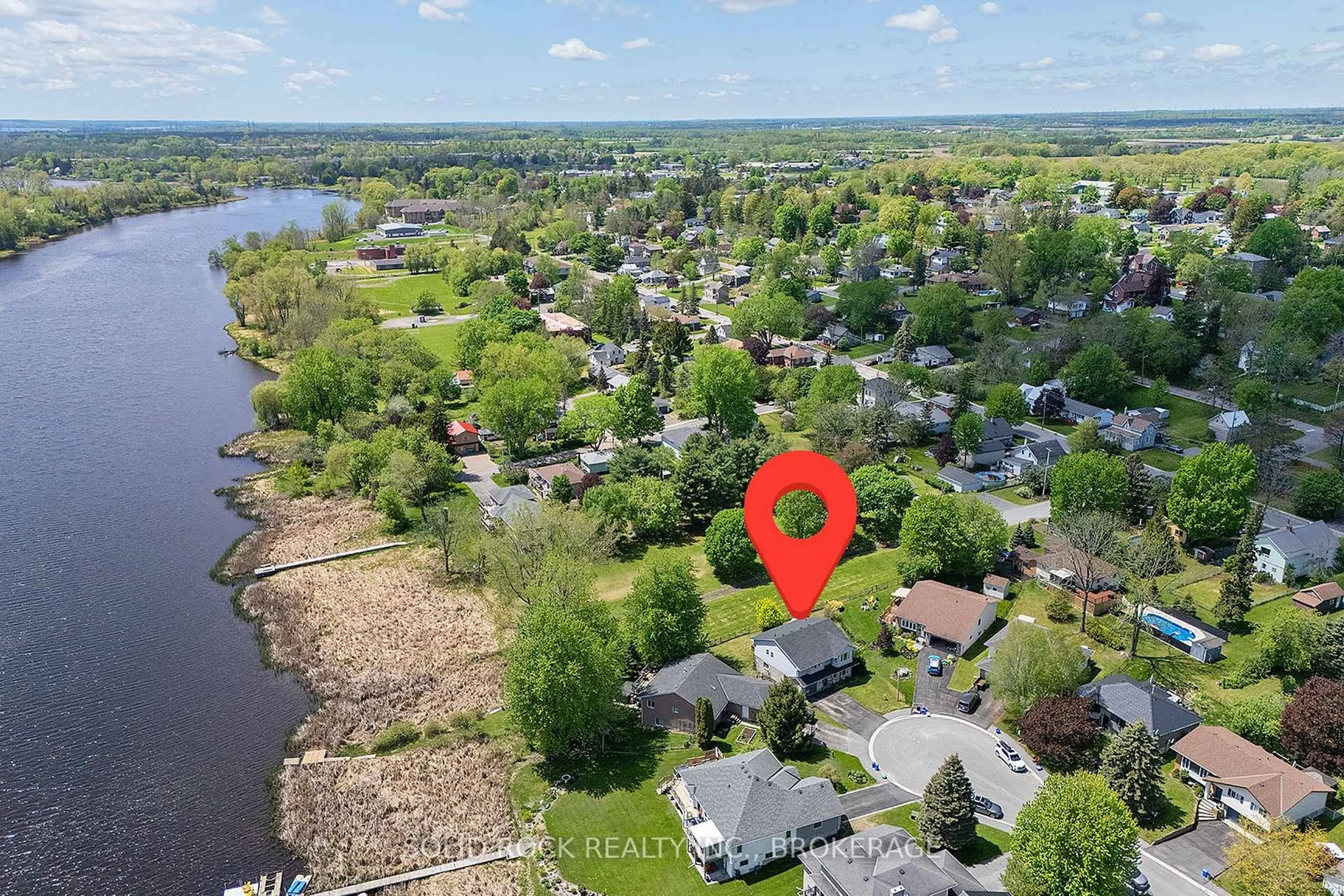 A pic from outside/outdoor area/front of a property/back of a property/a pic from drone, water/lake/river/ocean view for 150 Shoreline Cres, Greater Napanee Ontario K7R 3W2