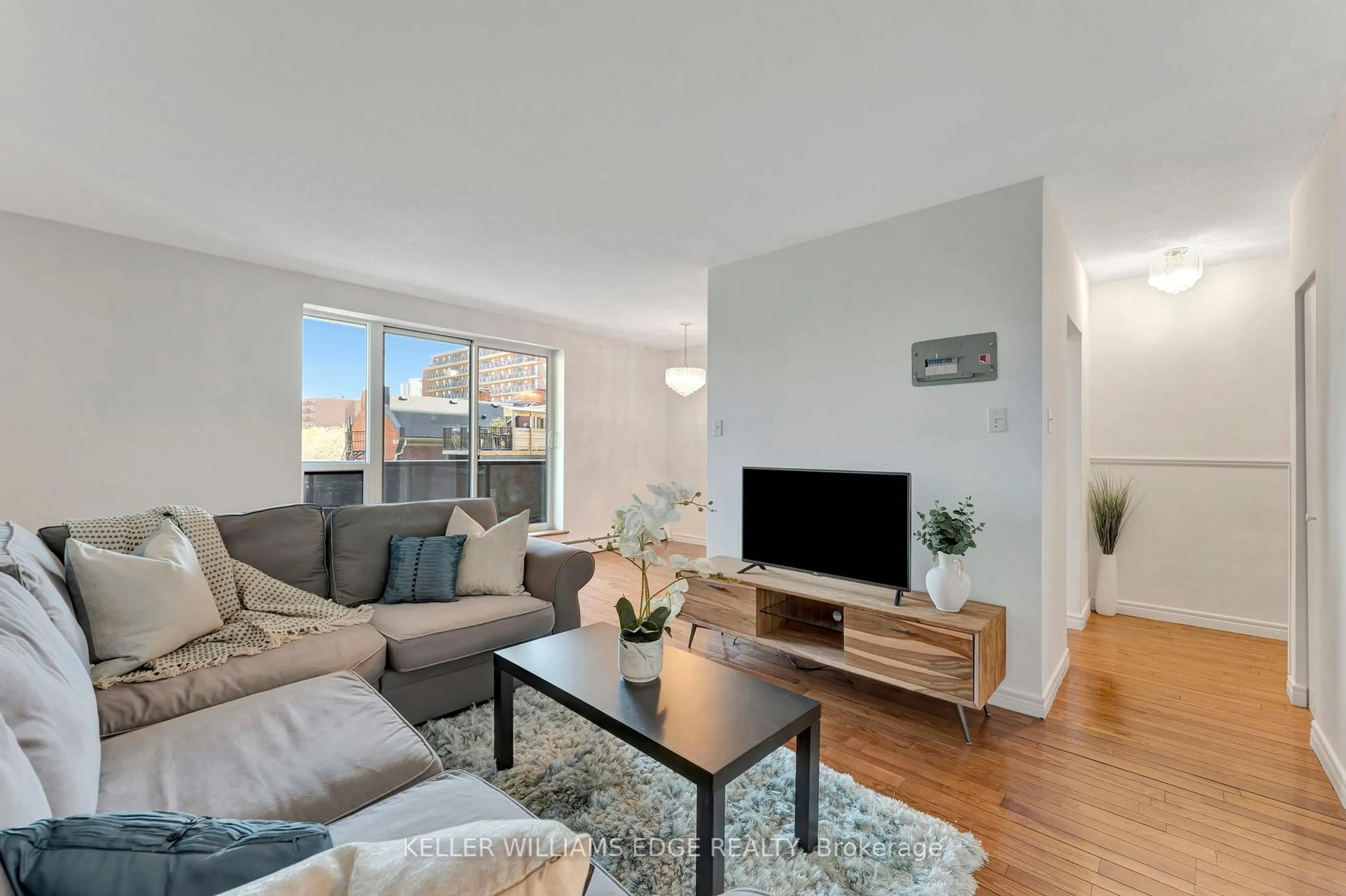 Living room with furniture, wood/laminate floor for 81 CHARLTON Ave #201, Hamilton Ontario L8N 1Y7