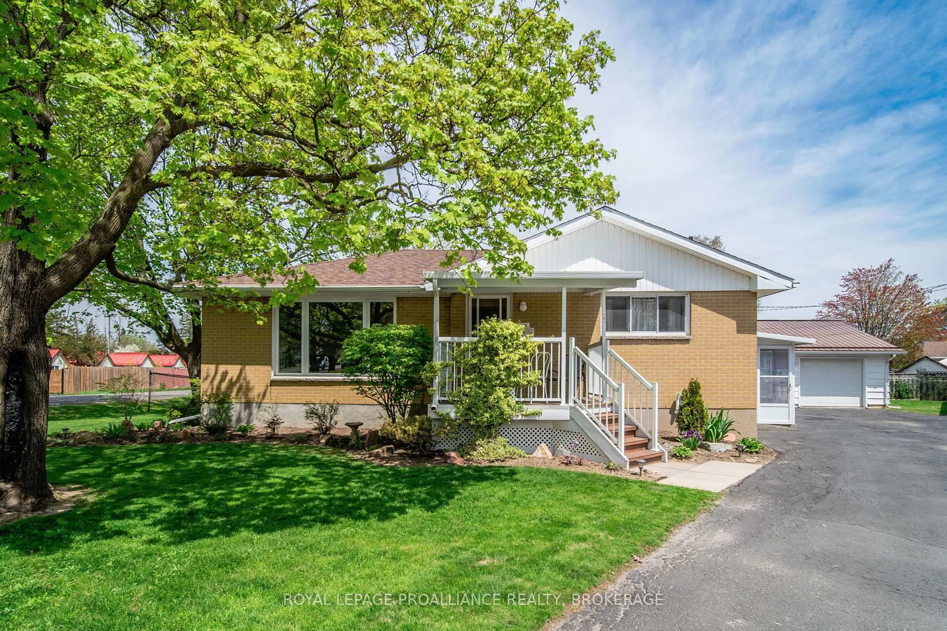 Home with vinyl exterior material, street for 101 Elizabeth Dr, Gananoque Ontario K7G 1P4