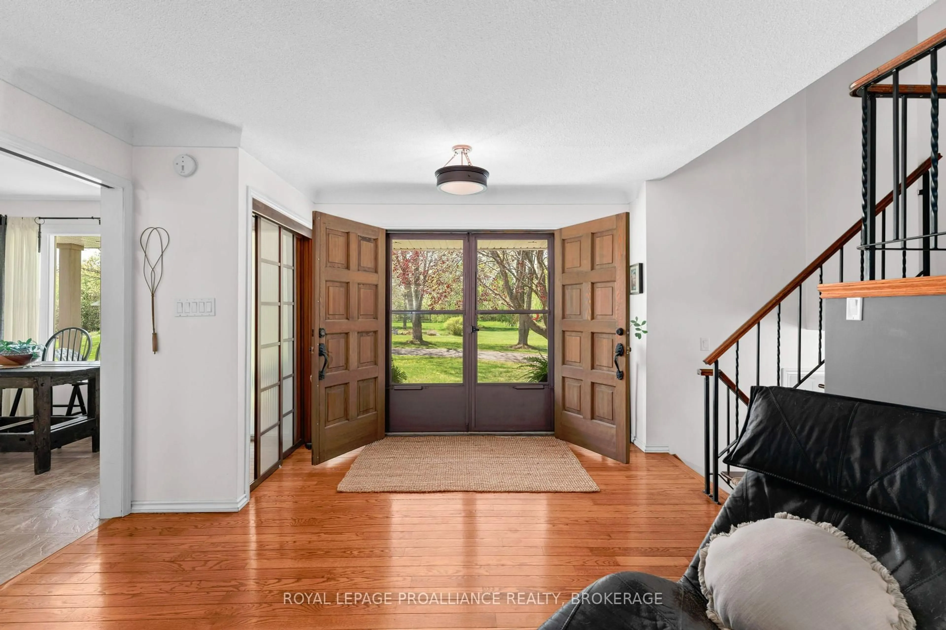 Indoor entryway for 1960 Keeley Rd, Sydenham Ontario K0H 2T0