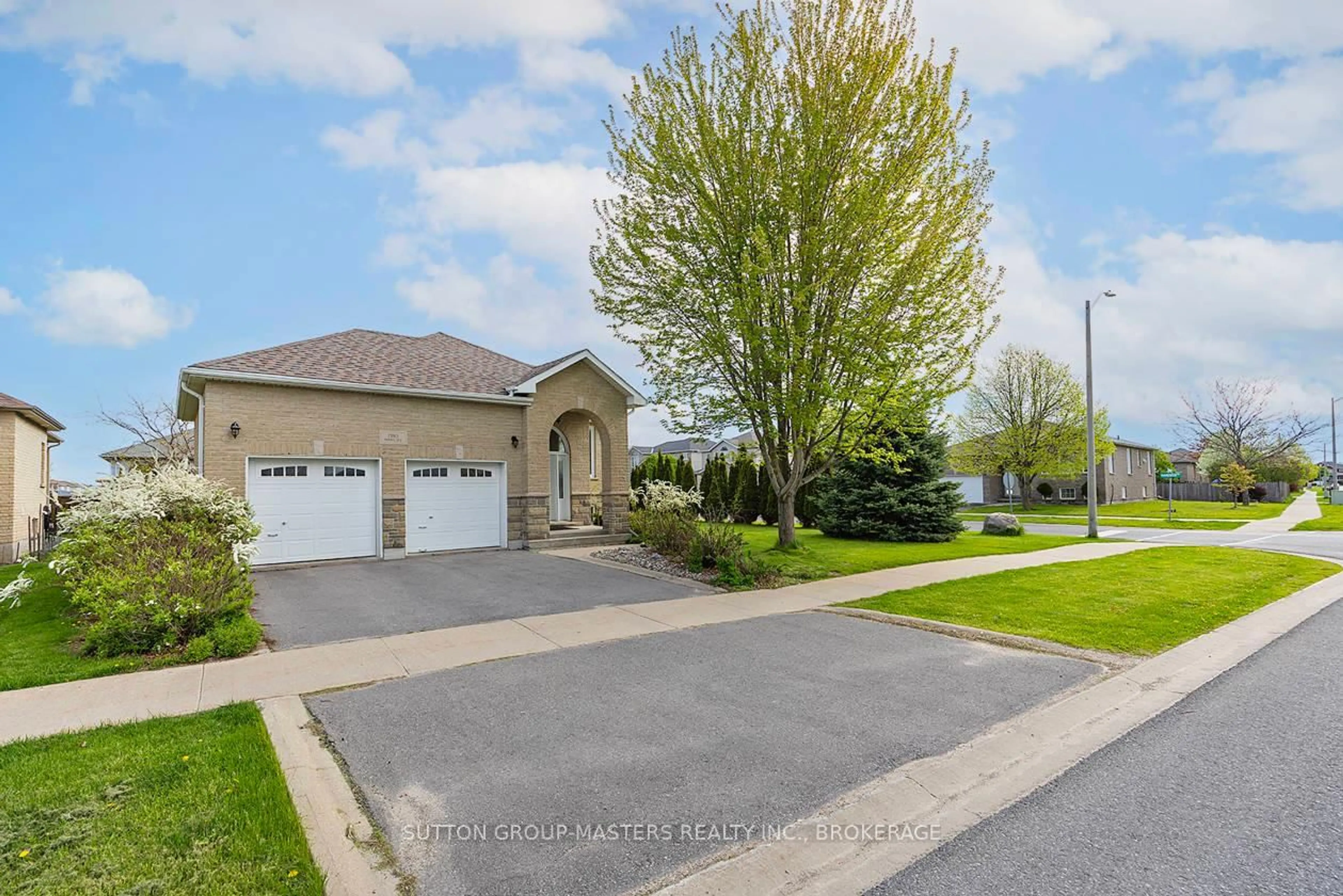 A pic from outside/outdoor area/front of a property/back of a property/a pic from drone, street for 1383 Sierra Ave, Kingston Ontario K7P 0B5
