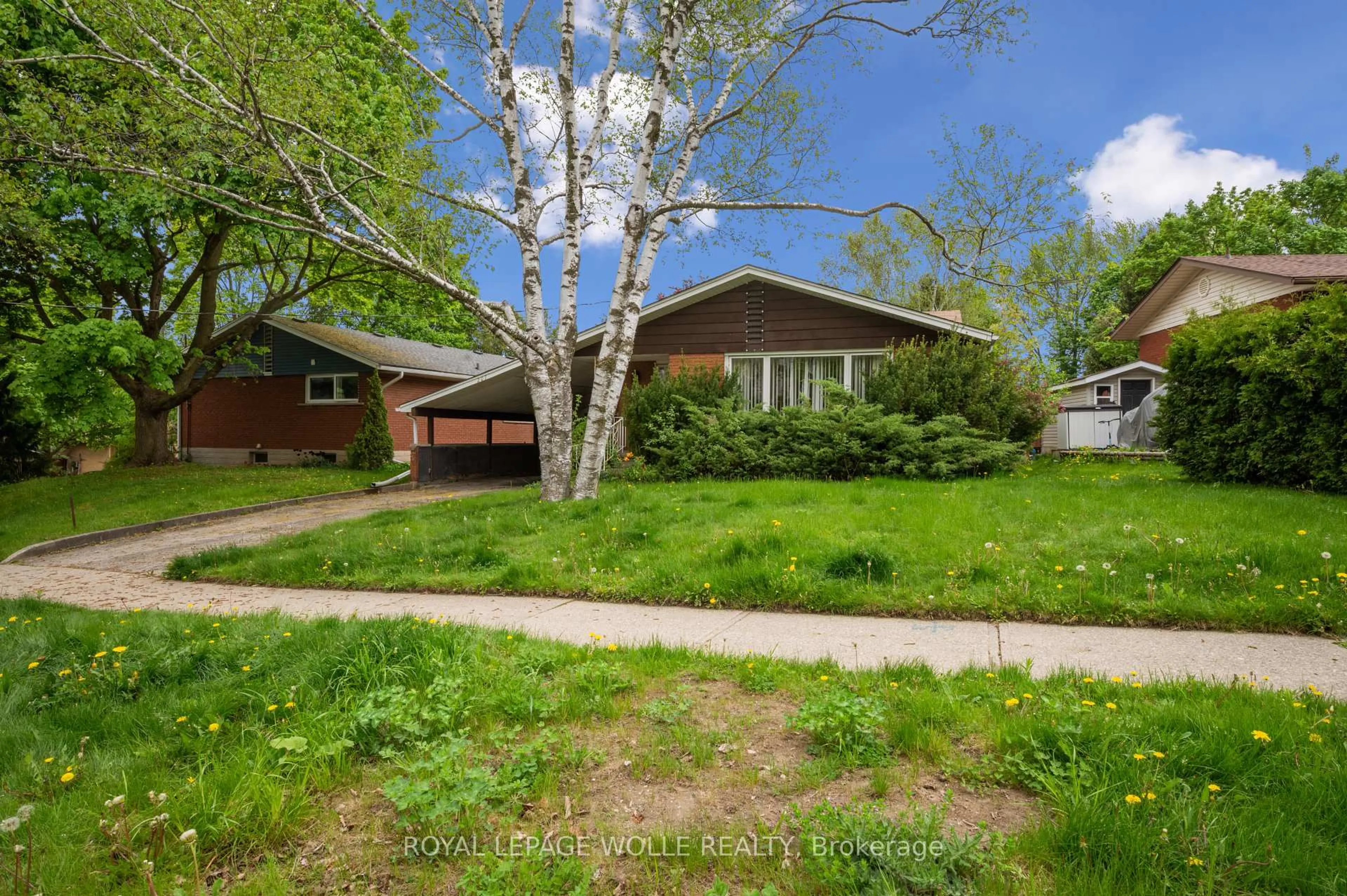 Unknown for 207 Sweetbriar Dr, Kitchener Ontario N2M 4S9