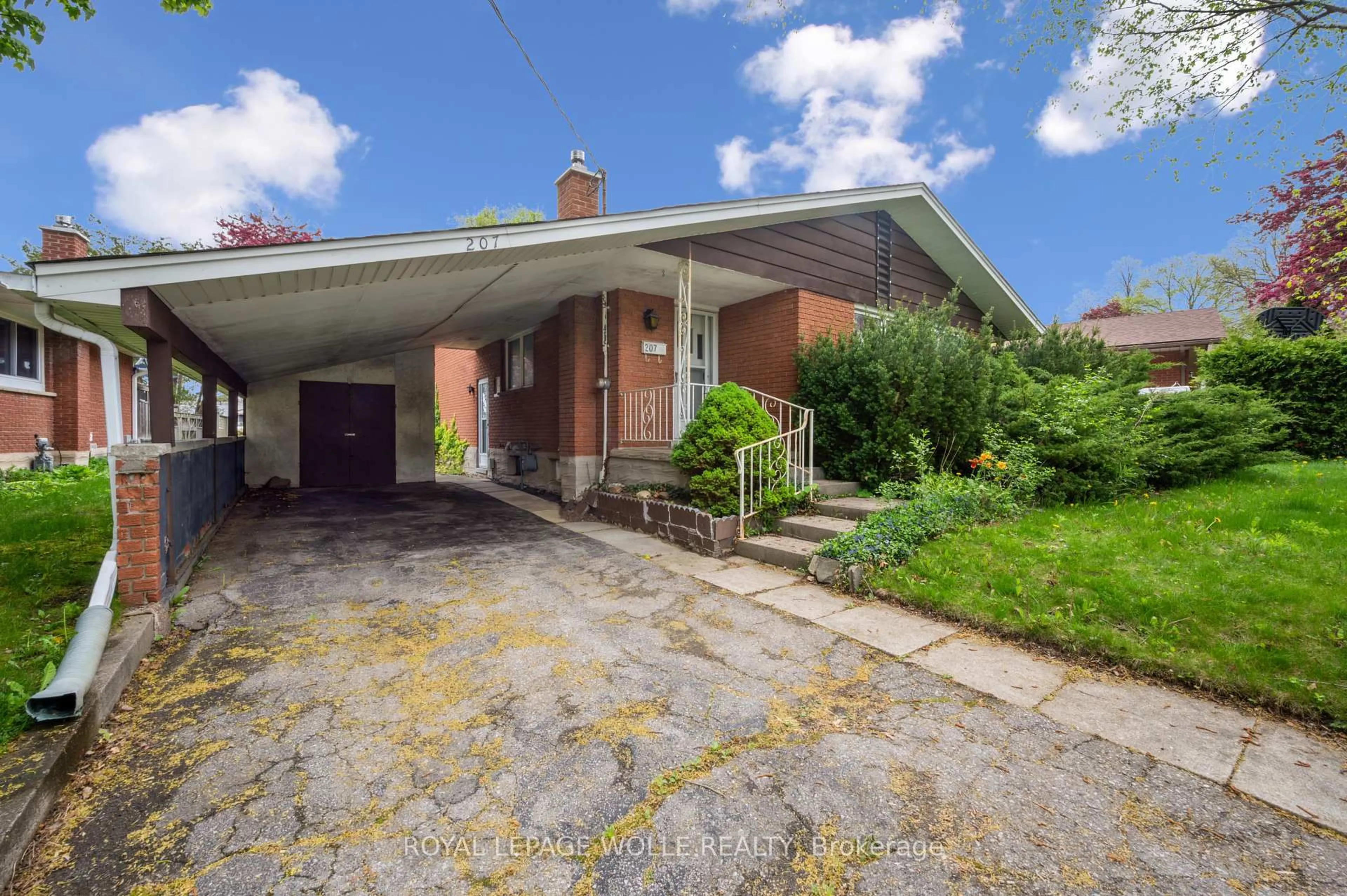 Unknown for 207 Sweetbriar Dr, Kitchener Ontario N2M 4S9
