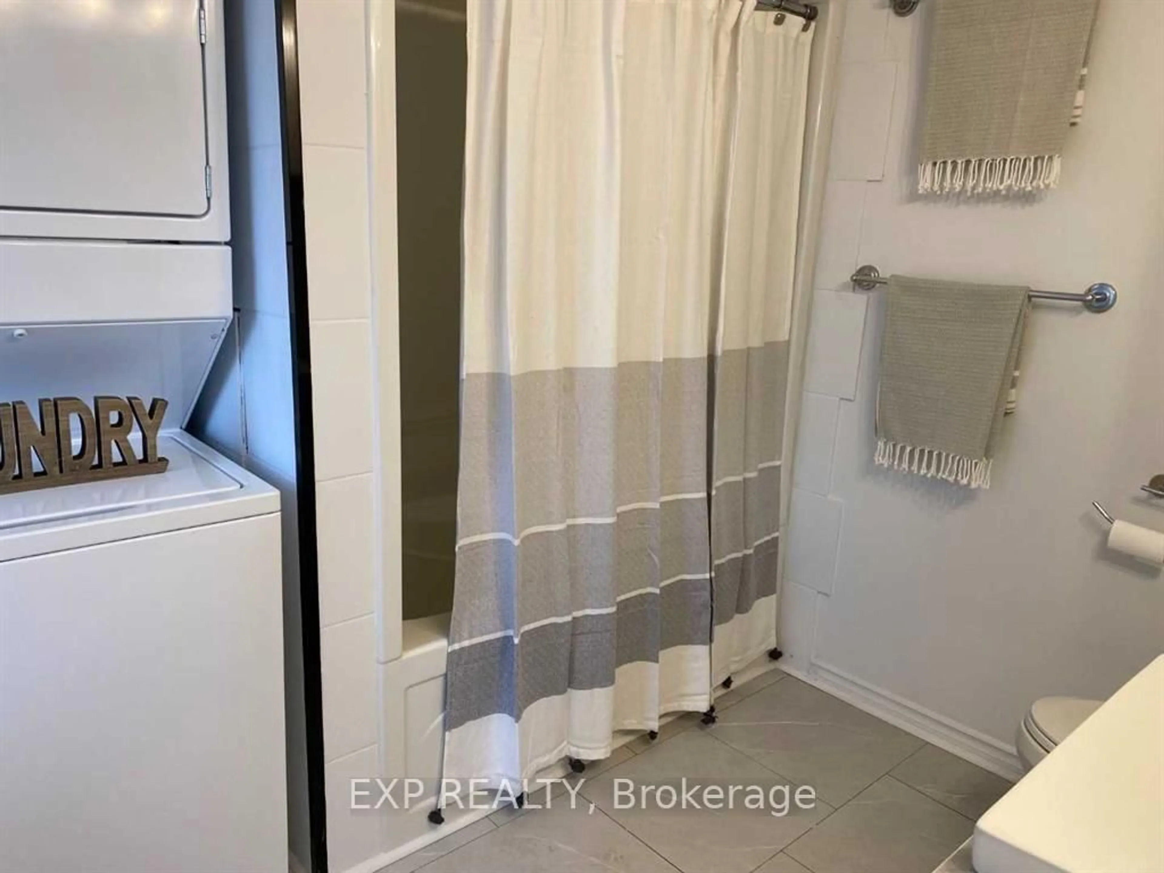 Standard bathroom, unknown for 22166 Loyalist Pkwy, Quinte West Ontario K0K 1L0