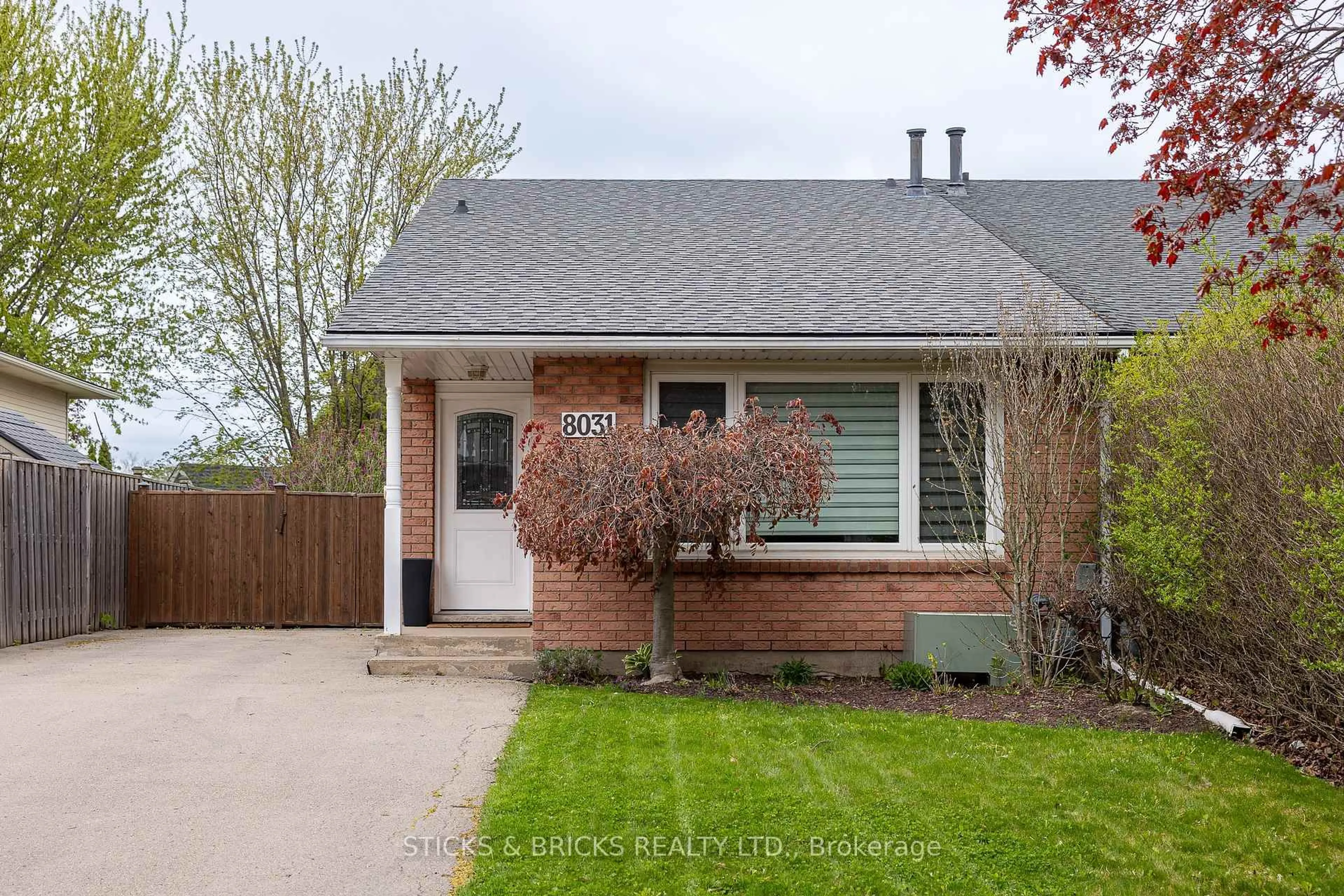 Home with brick exterior material, street for 8031 Post Rd, Niagara Falls Ontario L2H 2L2