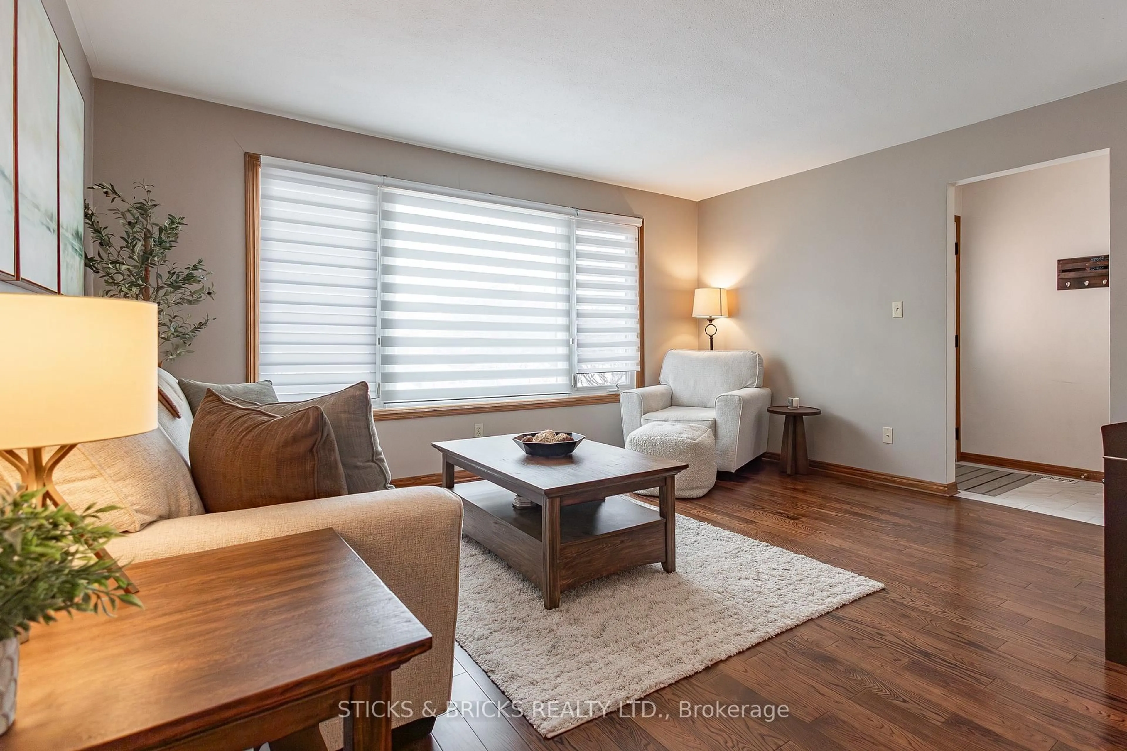 Living room with furniture, wood/laminate floor for 8031 Post Rd, Niagara Falls Ontario L2H 2L2