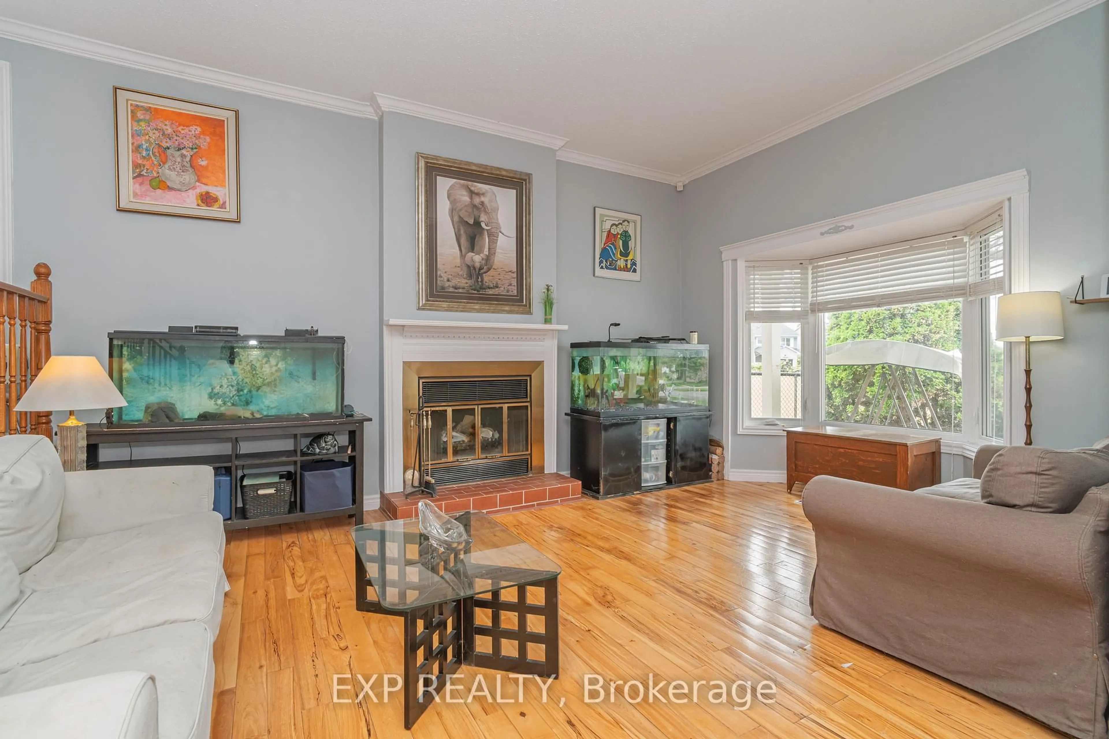 Living room with furniture, wood/laminate floor for 6453 VISENEAU Dr, Orleans Ontario K1C 5H1
