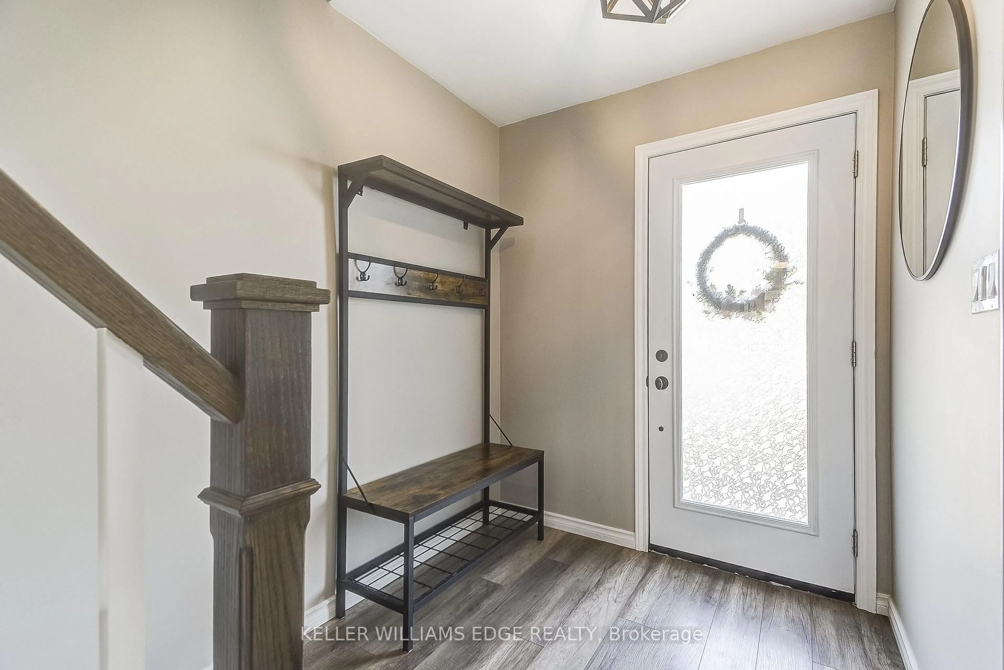 Indoor entryway for 172 Berkindale Dr, Hamilton Ontario L8E 1M5