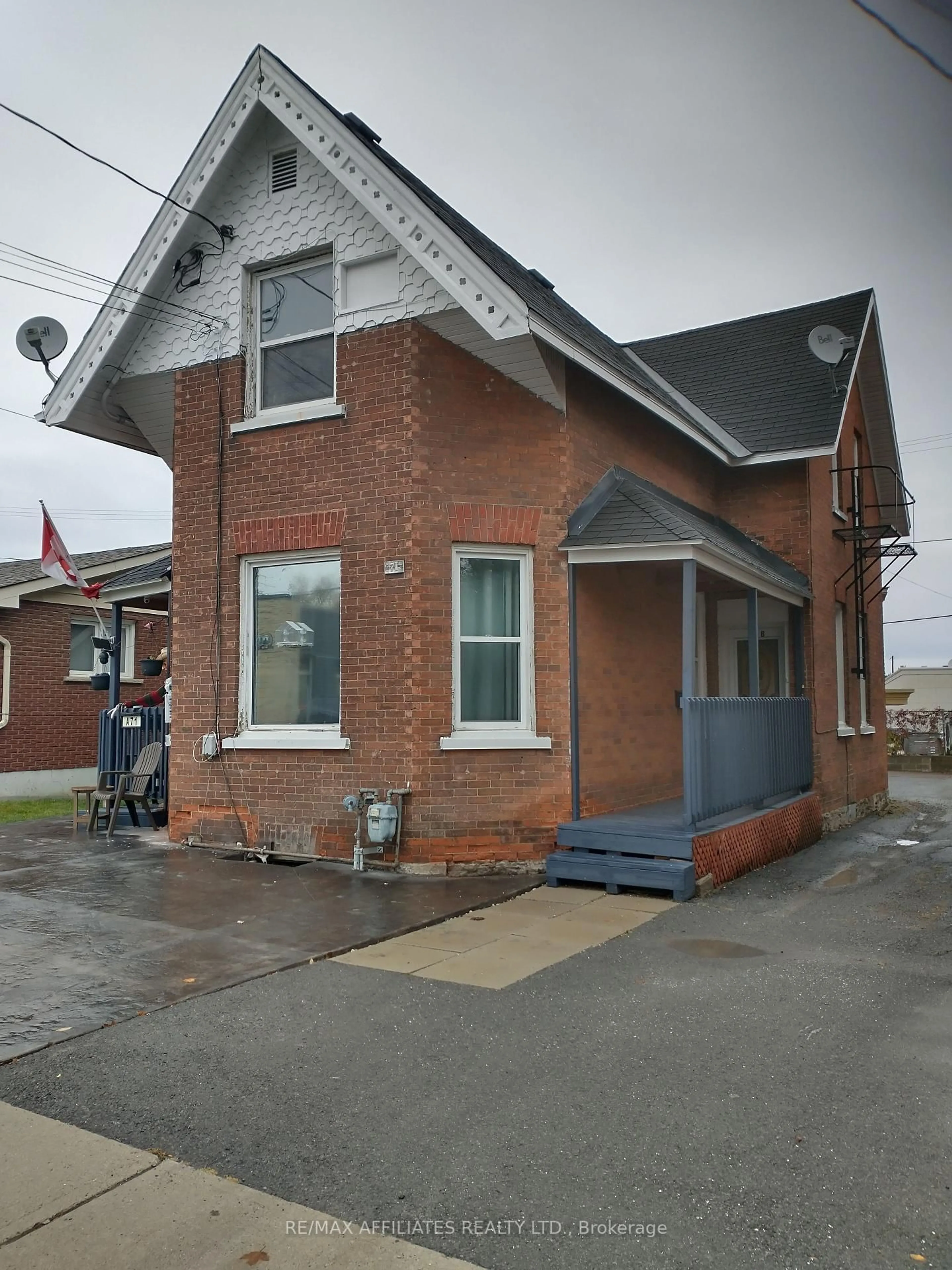 Home with brick exterior material, building for 71 McGonigal St, Arnprior Ontario K7S 1M2