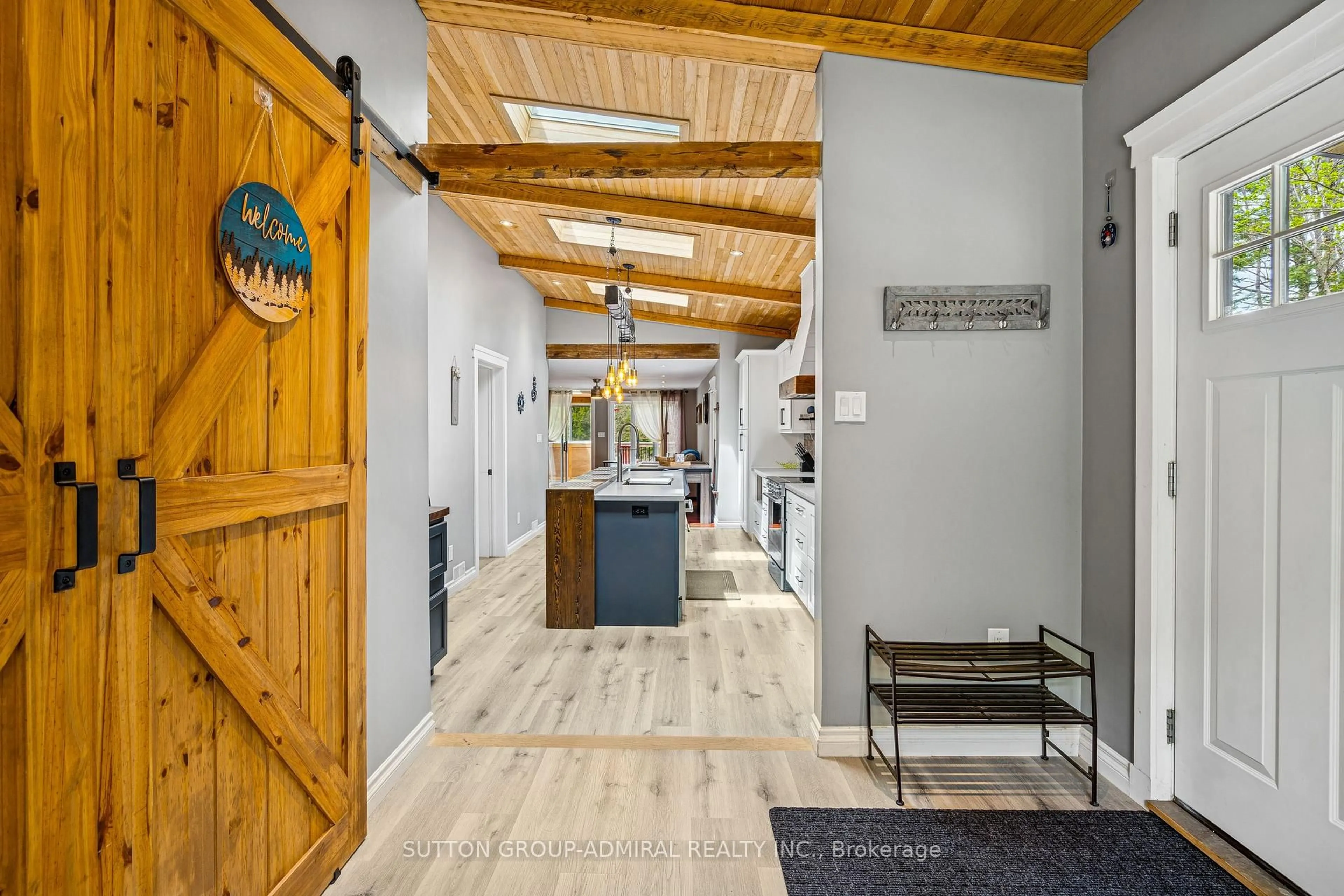 Indoor foyer for 1023 Kirkpatrick Lane, Bracebridge Ontario P1L 1X1