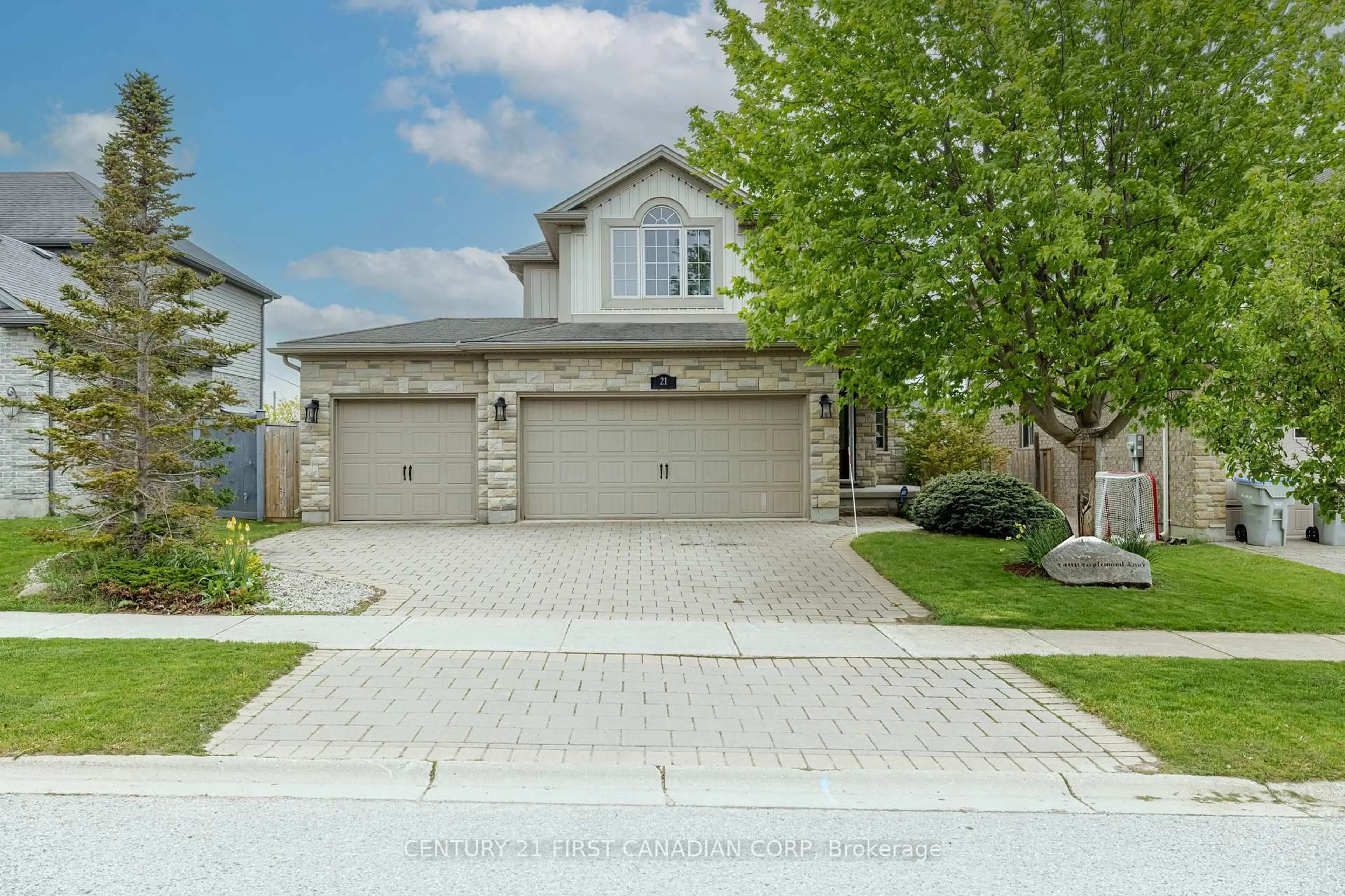 A pic from outside/outdoor area/front of a property/back of a property/a pic from drone, street for 21 Maplewood Lane, Middlesex Centre Ontario M0M 2A0