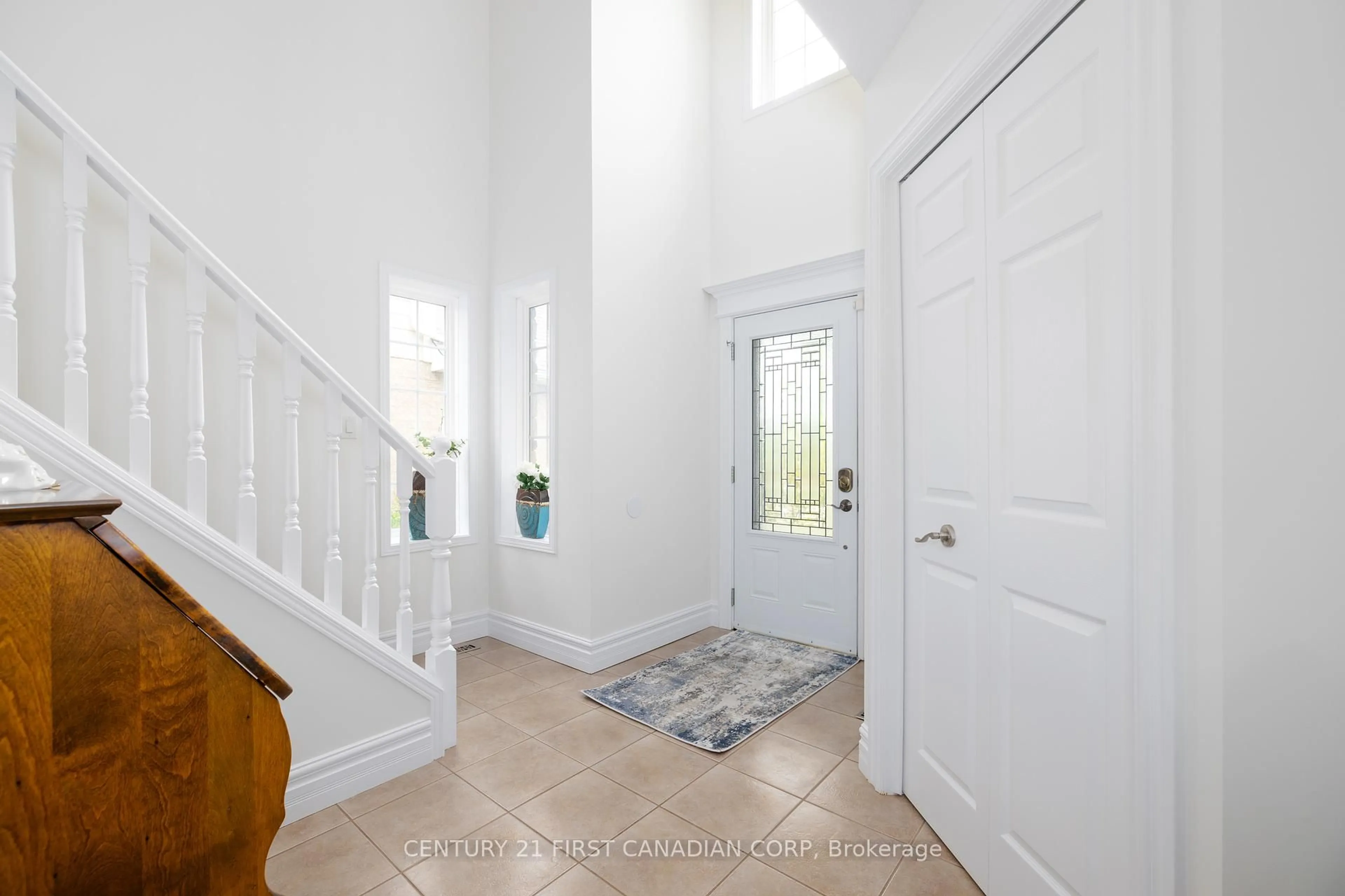 Indoor entryway for 21 Maplewood Lane, Middlesex Centre Ontario M0M 2A0