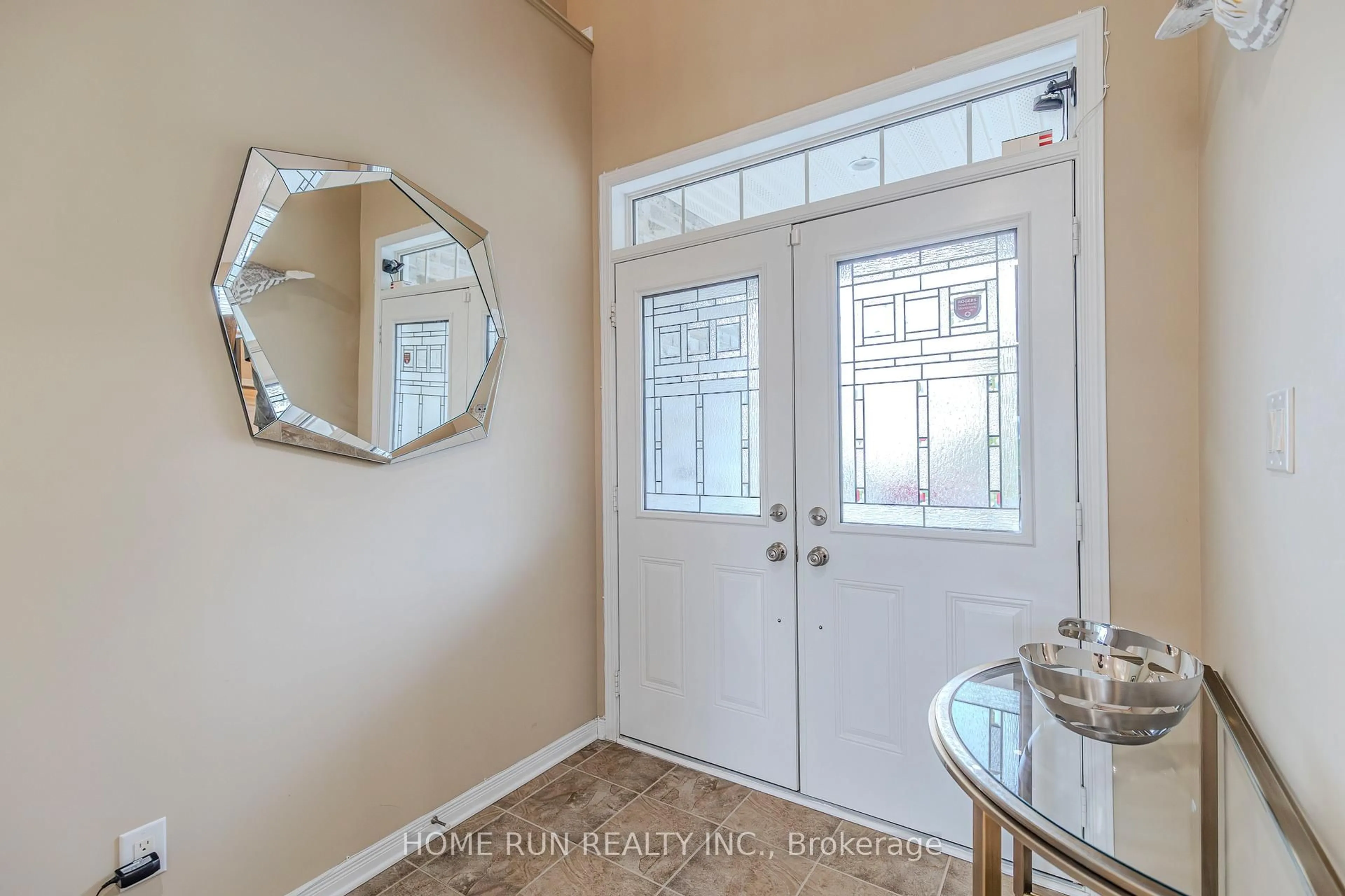 Indoor entryway for 828 Kilbirnie Dr, Ottawa Ontario K2J 5T9
