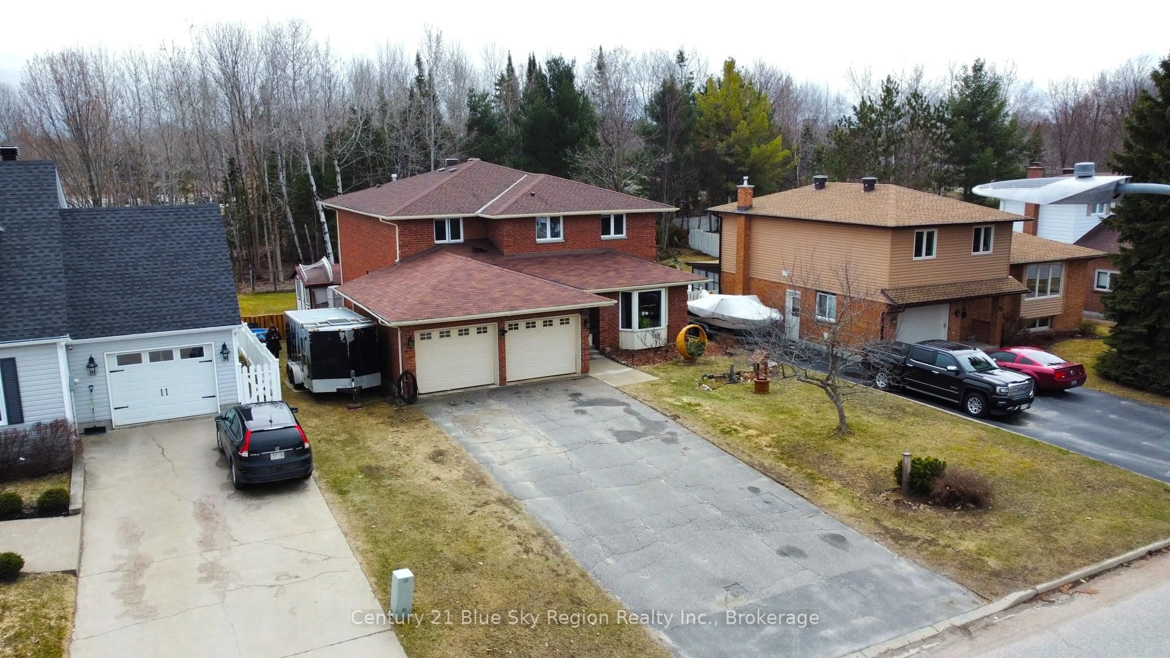 A pic from outside/outdoor area/front of a property/back of a property/a pic from drone, street for 91 Labreche Dr, North Bay Ontario P1A 3R6