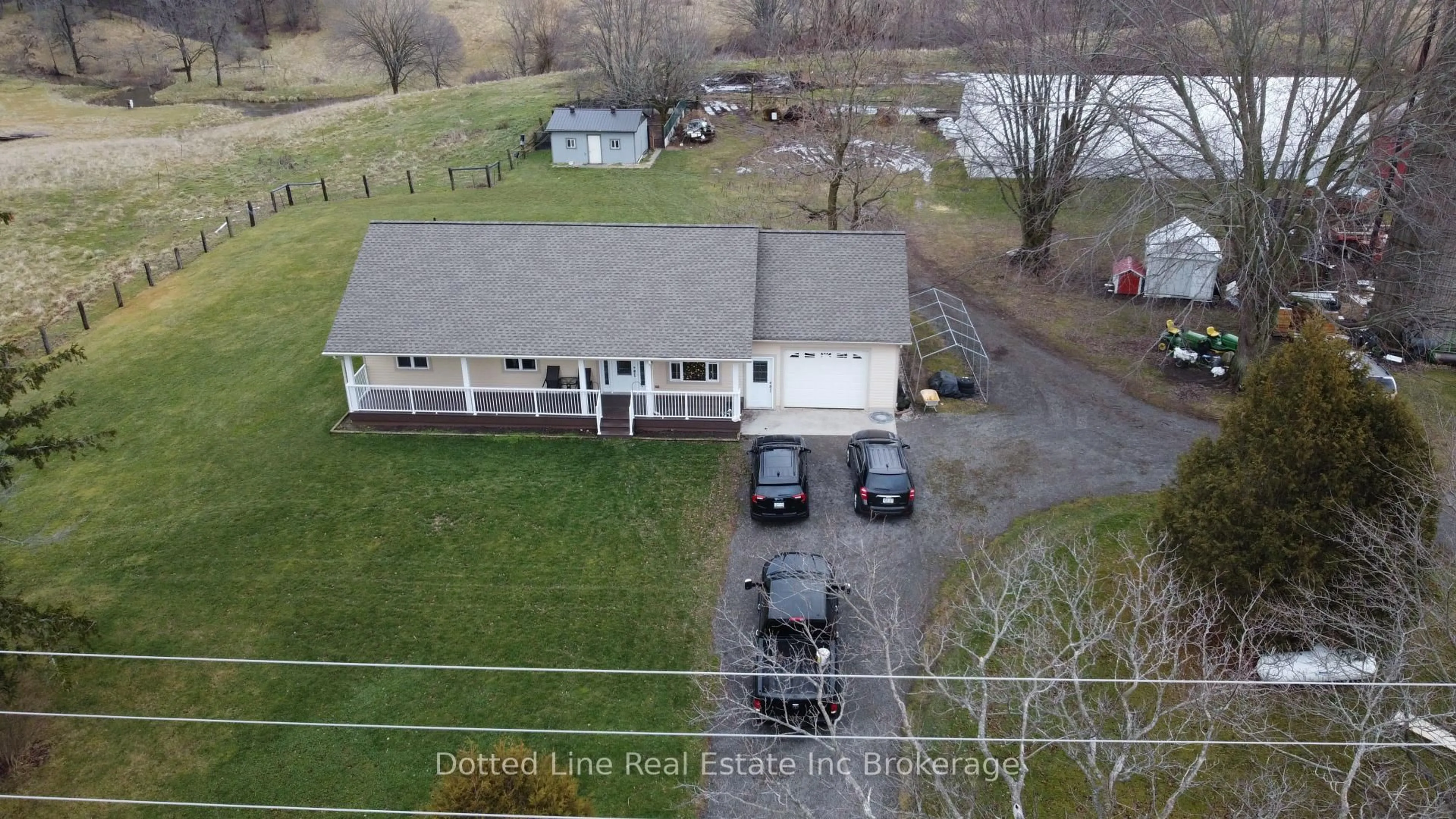 A pic from outside/outdoor area/front of a property/back of a property/a pic from drone, building for 128 7th Concession Rd, Norfolk Ontario N0E 1C0