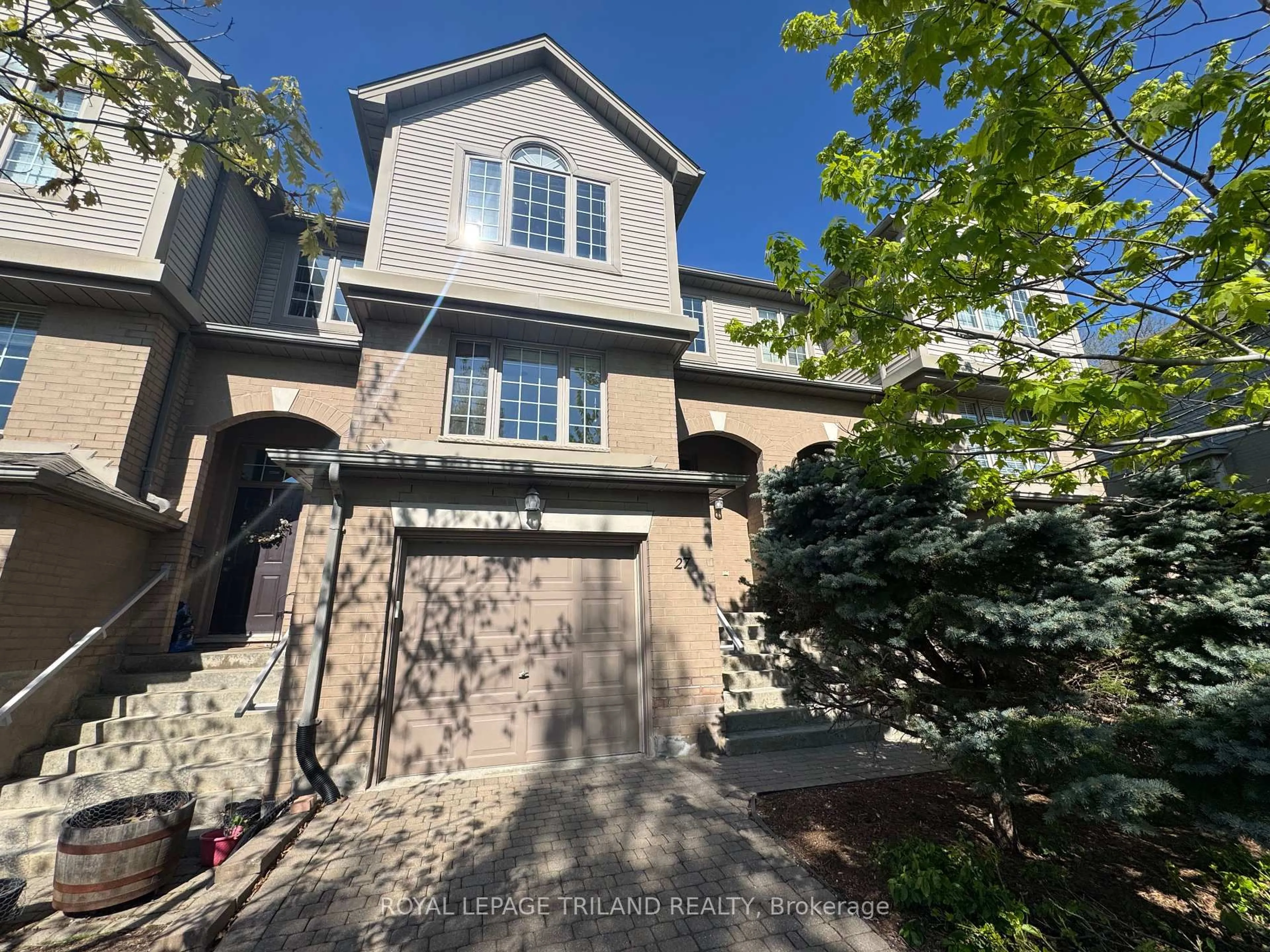A pic from outside/outdoor area/front of a property/back of a property/a pic from drone, street for 270 North Centre Rd #27, London North Ontario N6G 5E2