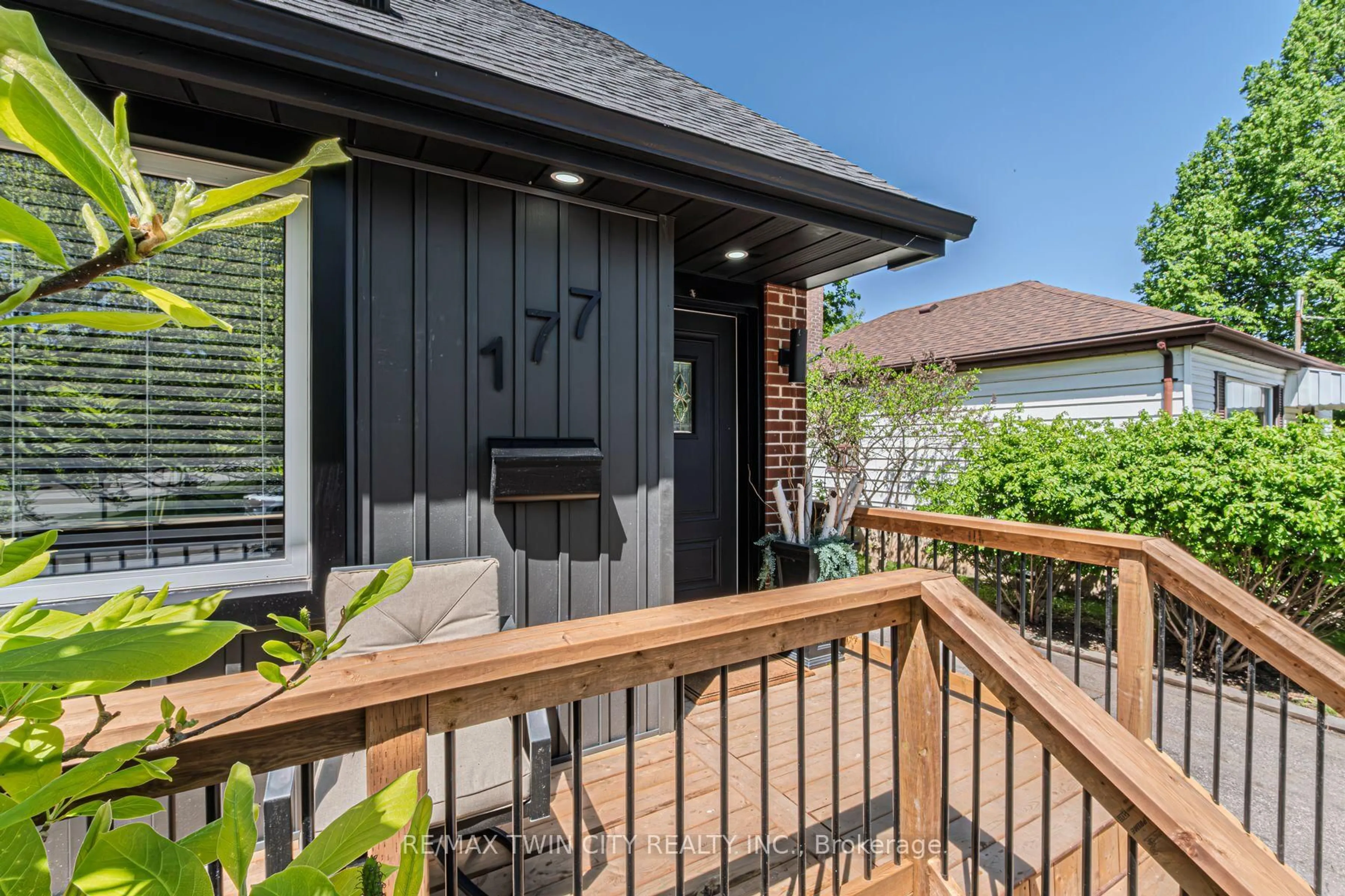 Patio, street for 177 Ontario St, Brantford Ontario N3S 2C7