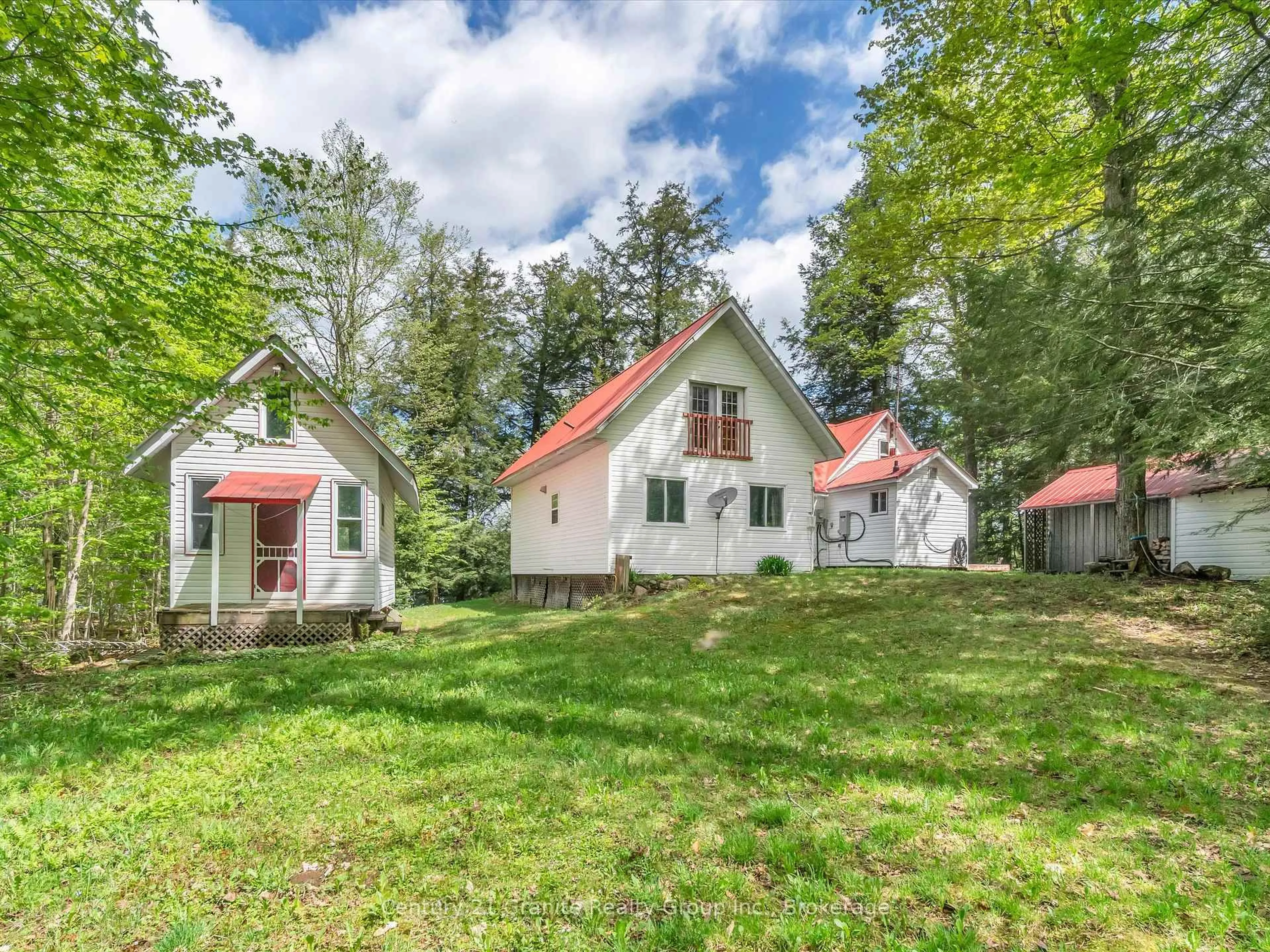 A pic from outside/outdoor area/front of a property/back of a property/a pic from drone, unknown for 1120 S CLEAR LAKE Rd, Bracebridge Ontario P1L 1X1