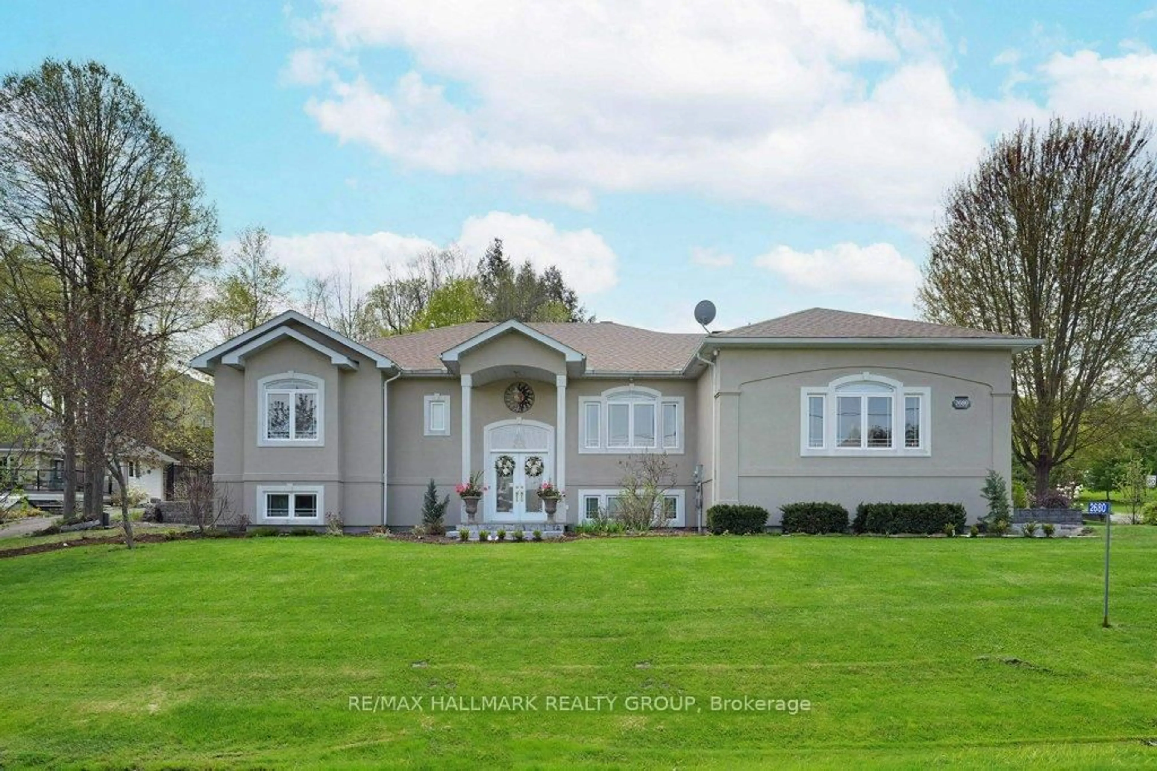 Home with vinyl exterior material, unknown for 2680 Pierrette Dr, Cumberland Ontario K4C 1B6