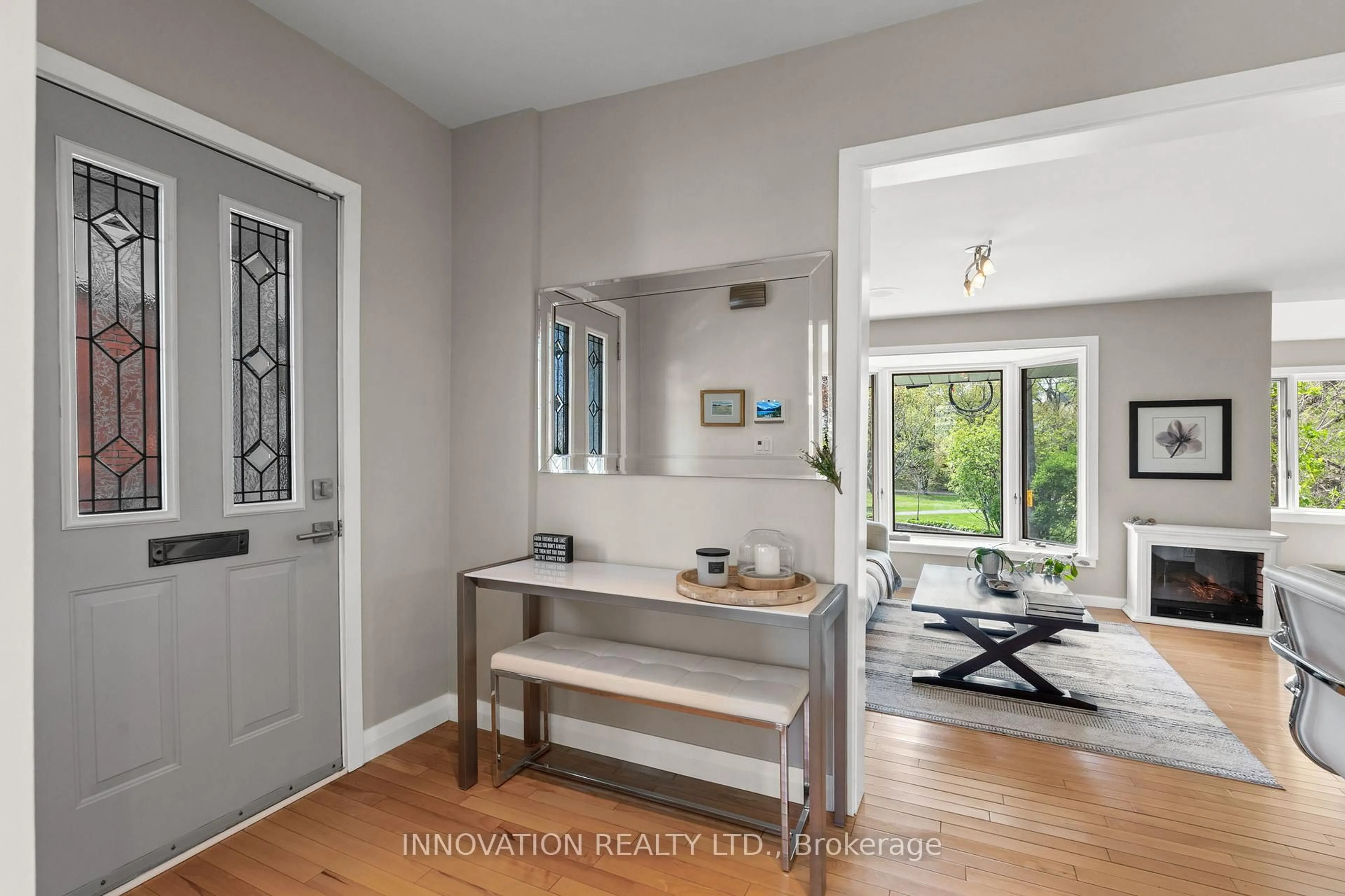 Indoor entryway for 53 Rosebery Ave, Ottawa Ontario K1S 1W1