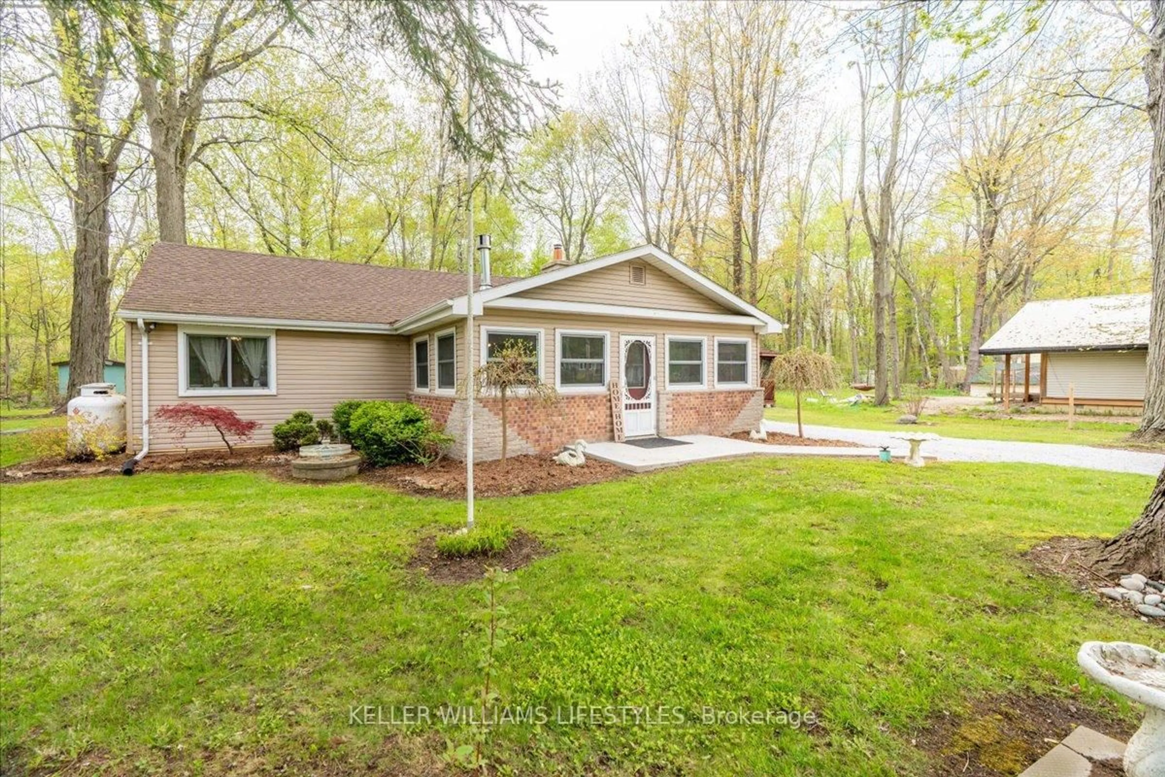 Home with vinyl exterior material, water/lake/river/ocean view for 6085 DANBEA Lane, Lambton Shores Ontario N0N 1J1