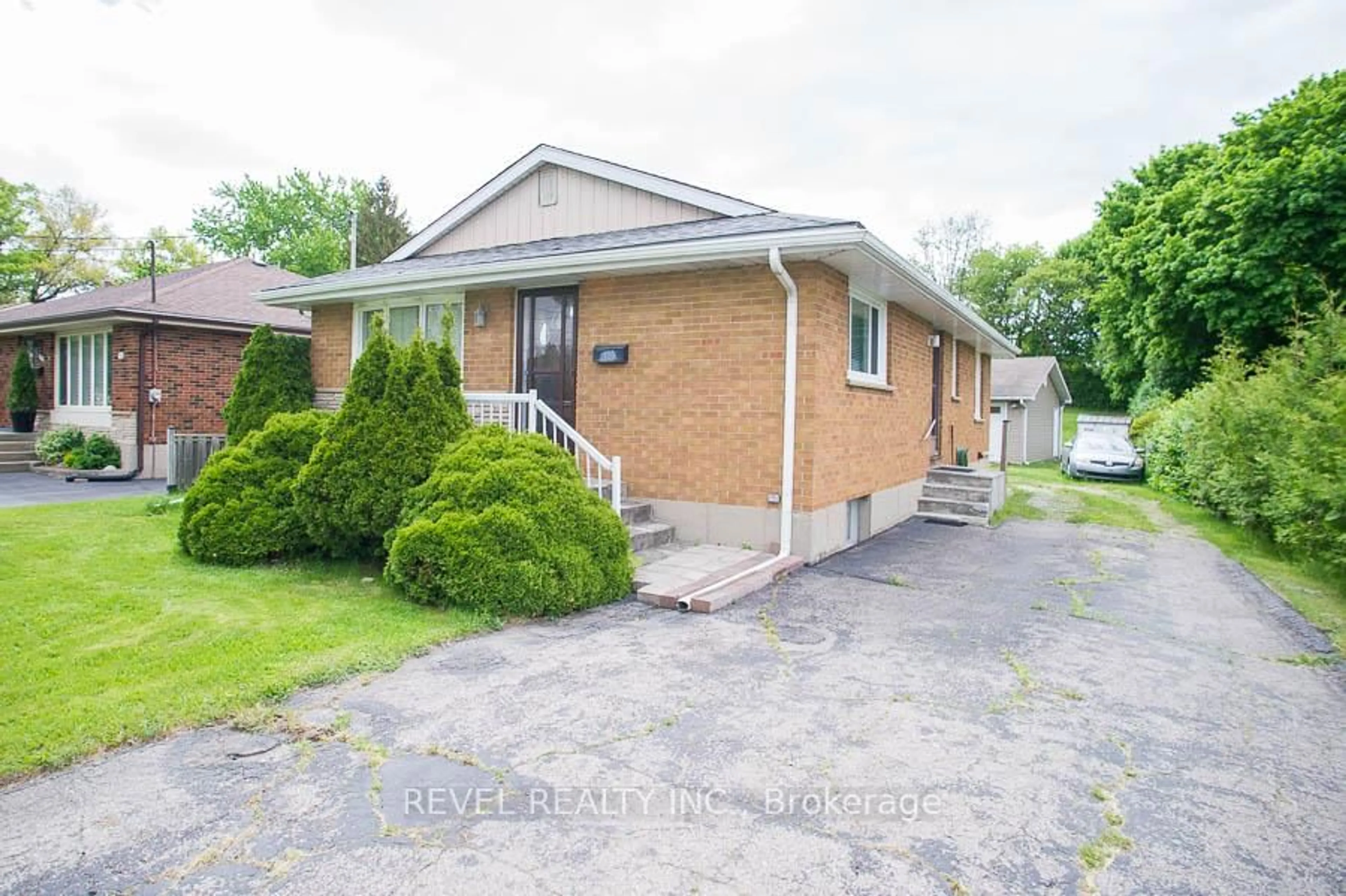 Unknown for 120 Henry St, Brantford Ontario N3S 5C7
